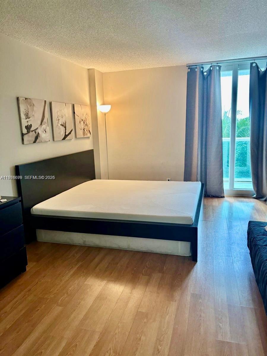 Ver detalles 302 1 / 2 991 sq. ft. $ 2026-03-08 0 foto