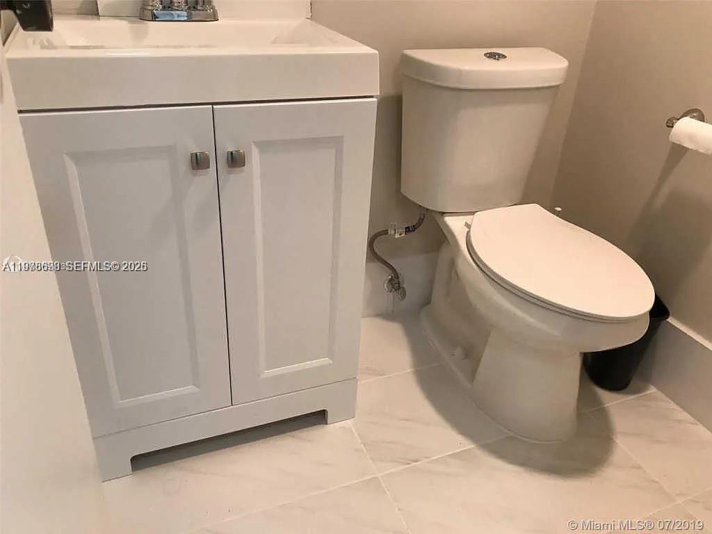 Ver detalles 302 1 / 2 991 sq. ft. $ 2026-03-08 0 foto