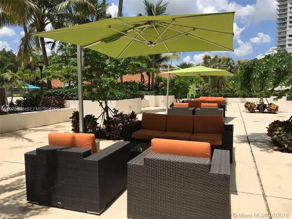 Ver detalles 302 1 / 2 991 sq. ft. $ 2026-03-08 0 foto