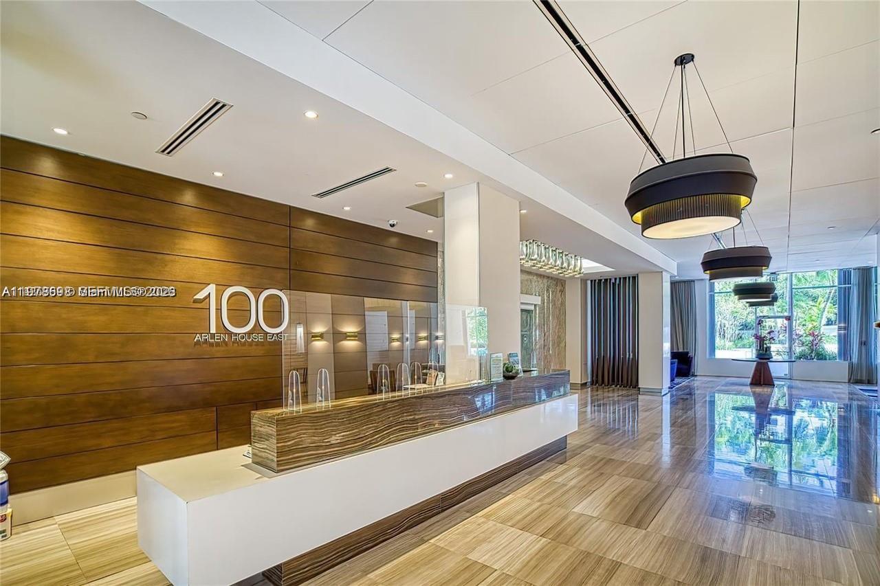 Ver detalles 302 1 / 2 991 sq. ft. $ 2026-03-08 0 foto