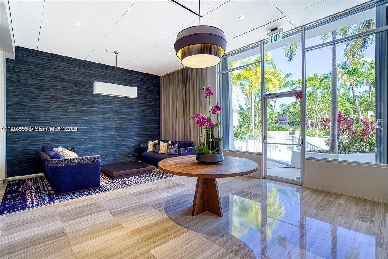 Ver detalles 302 1 / 2 991 sq. ft. $ 2026-03-08 0 foto