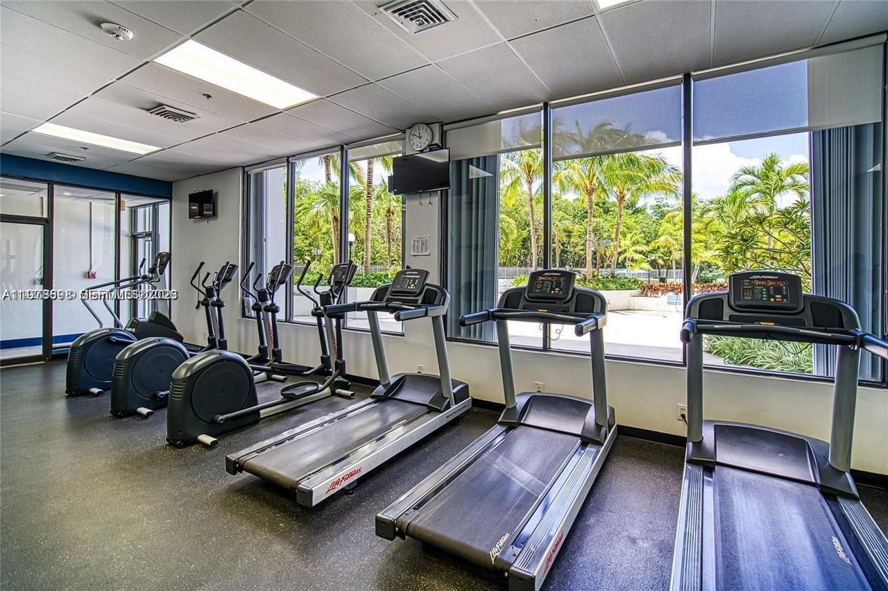 Ver detalles 302 1 / 2 991 sq. ft. $ 2026-03-08 0 foto