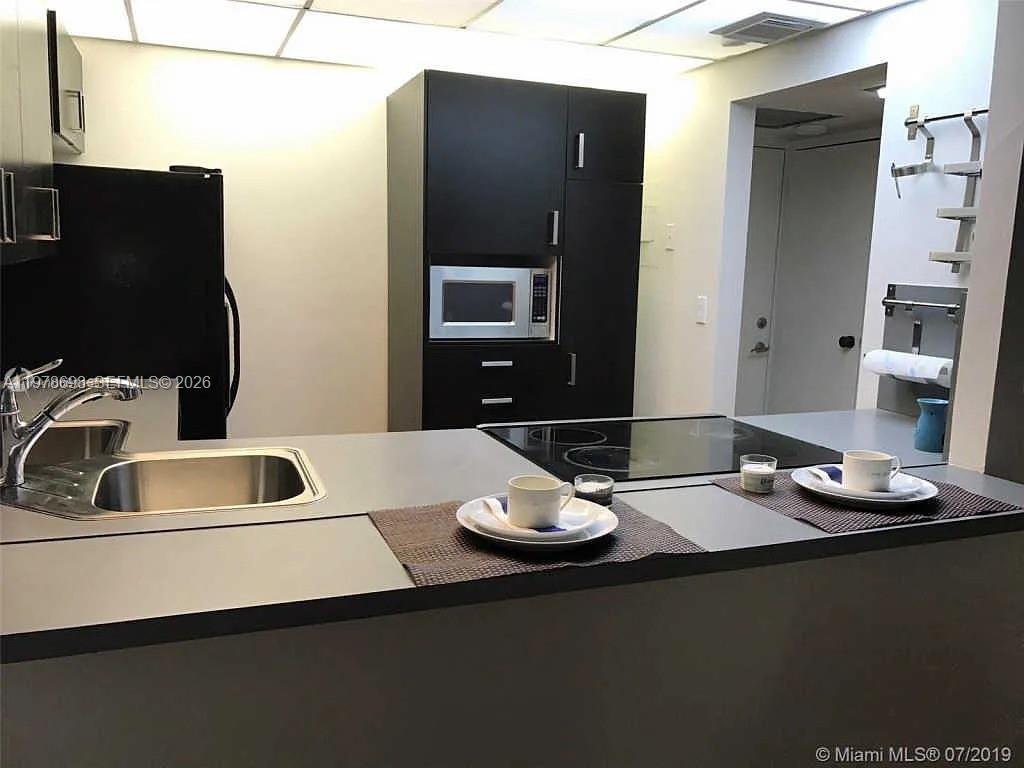 Ver detalles 302 1 / 2 991 sq. ft. $ 2026-03-08 0 foto