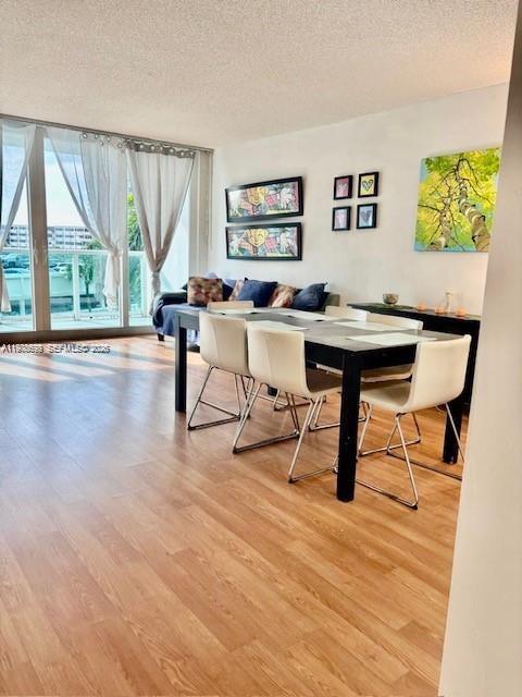 Ver detalles 302 1 / 2 991 sq. ft. $ 2026-03-08 0 foto