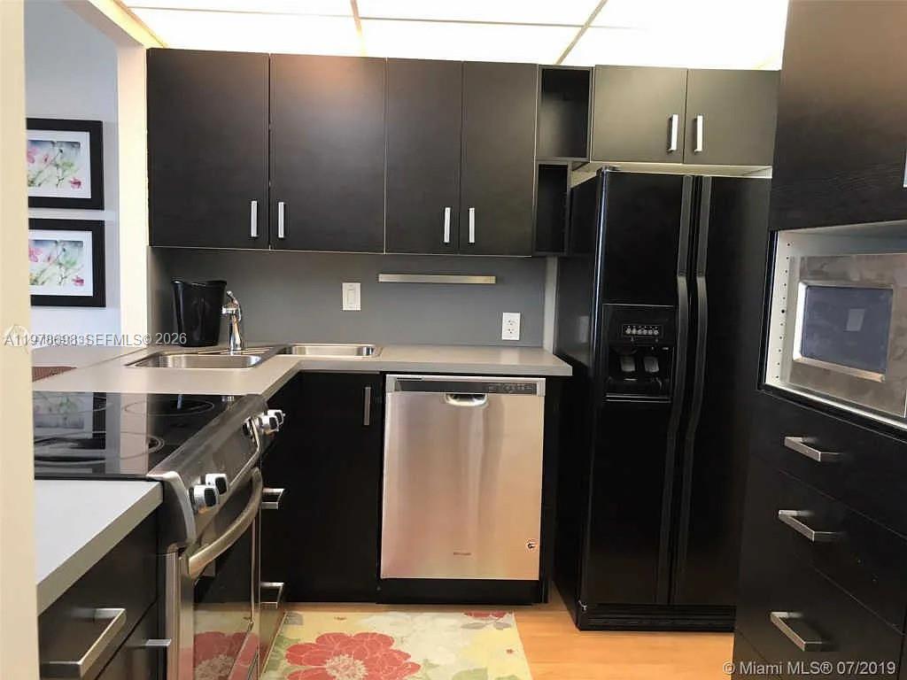 Ver detalles 302 1 / 2 991 sq. ft. $ 2026-03-08 0 foto