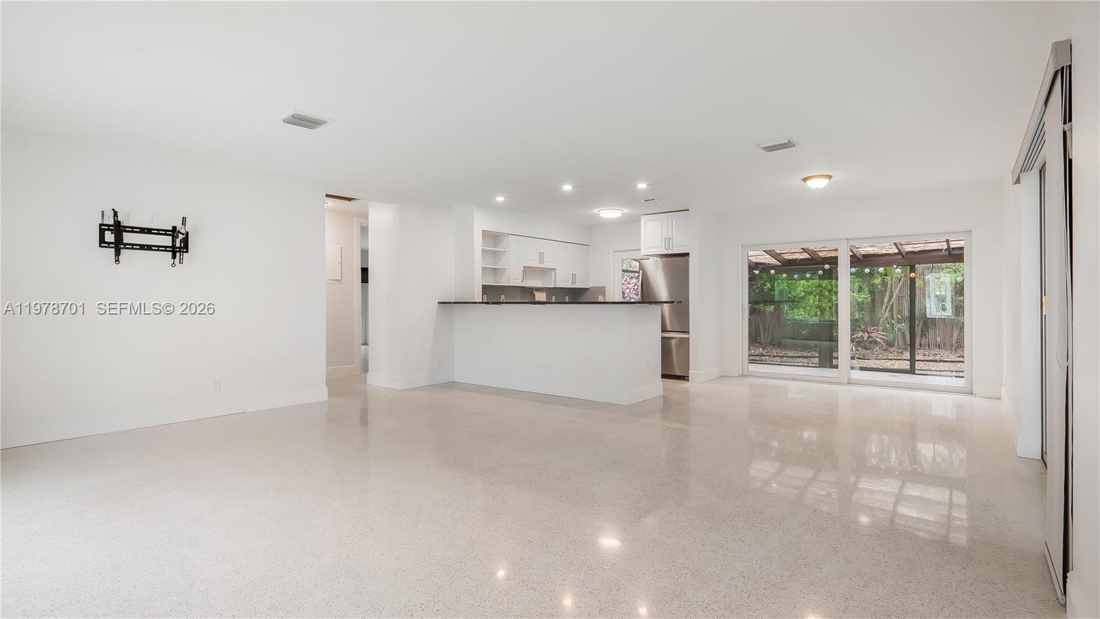 Подробнее / 2377 кв.футов $ 2026-03-10 0 Фото