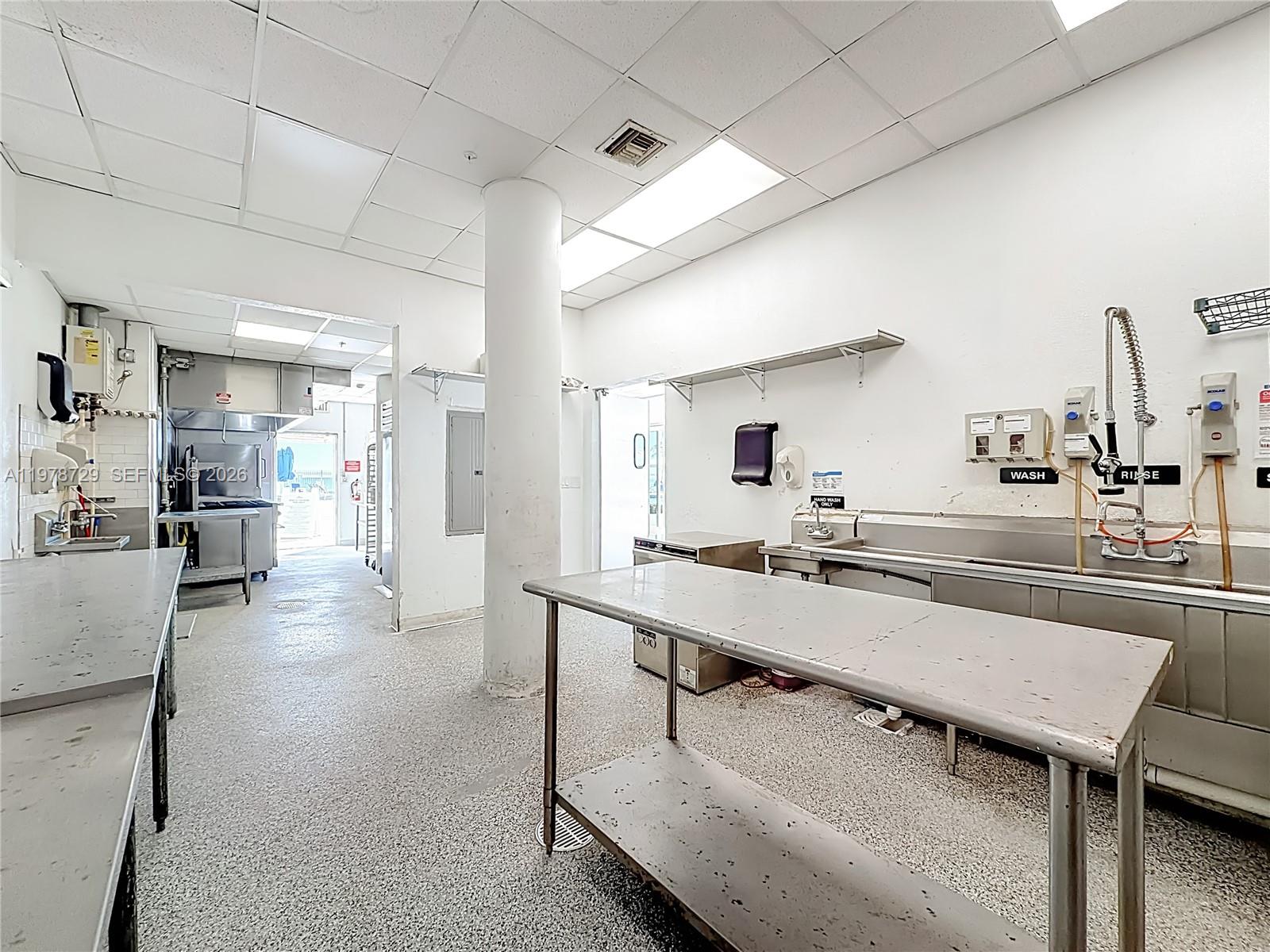   /   sq. ft. $ 2026-03-08 0 foto