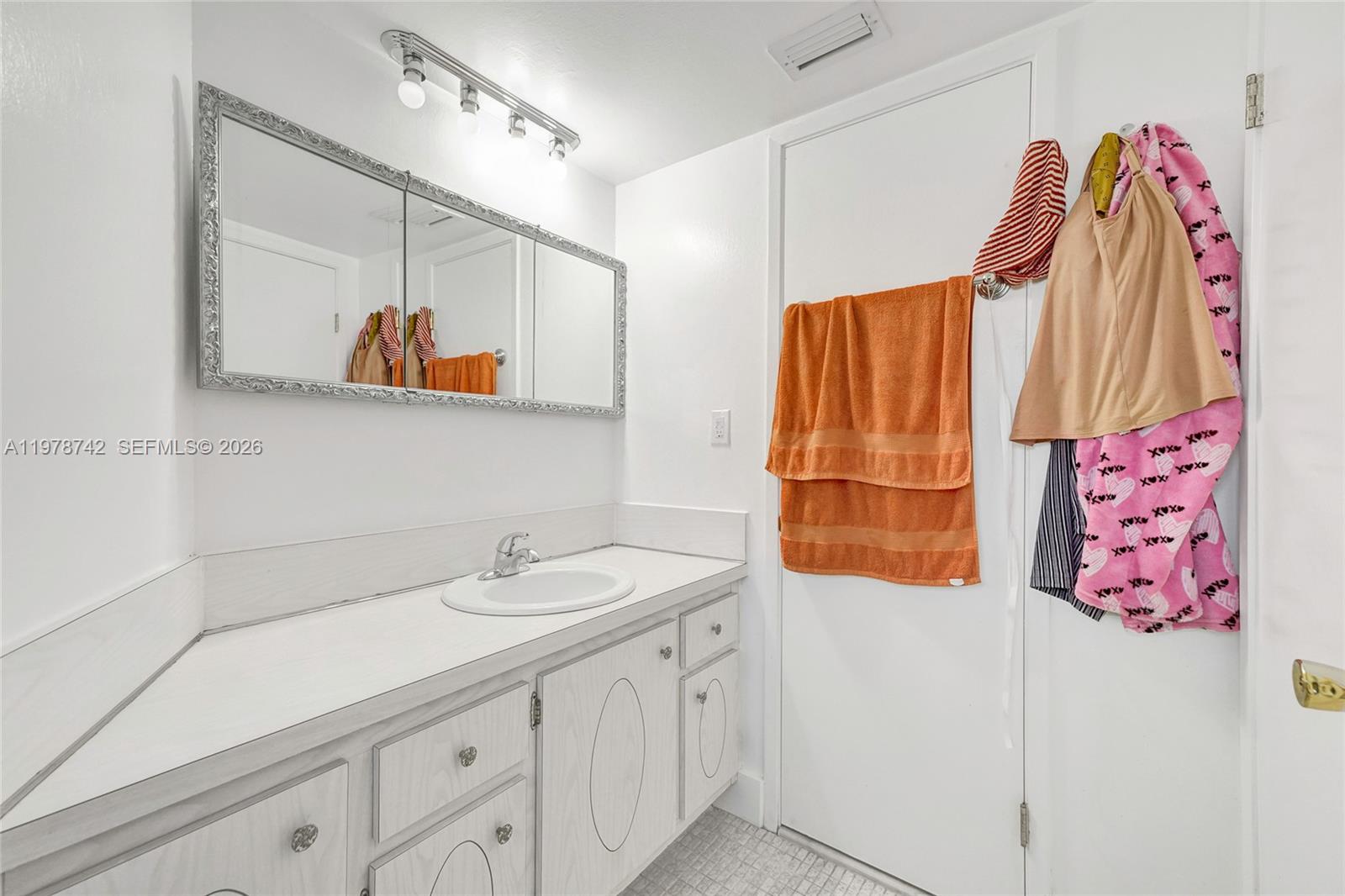 1750 2 / 2 1036 sq. ft. $ 2026-03-08 0 foto