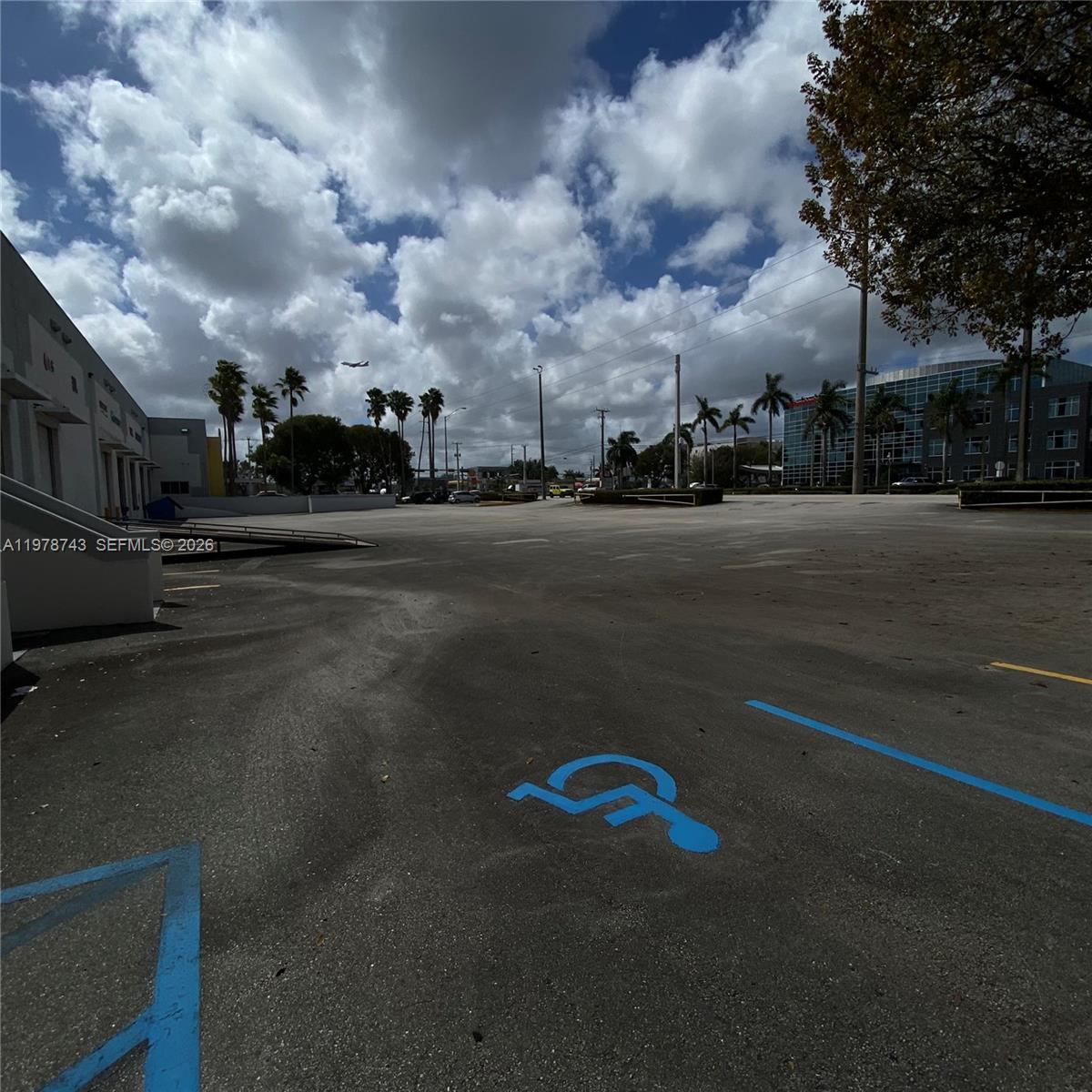 Подробнее / кв.футов $ 2026-03-08 0 Фото