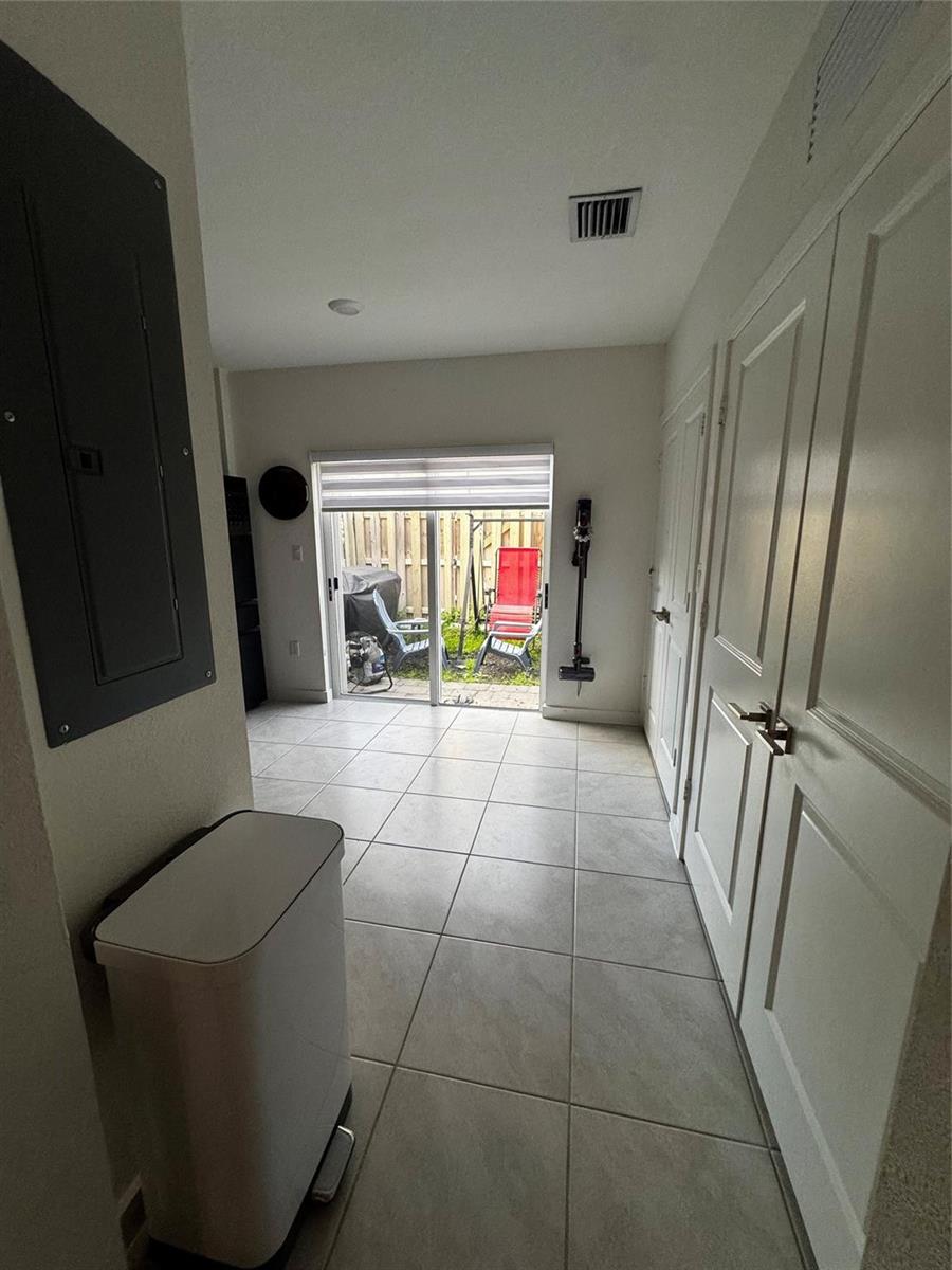 476 2 /  1208 sq. ft. $ 2026-03-24 0 foto