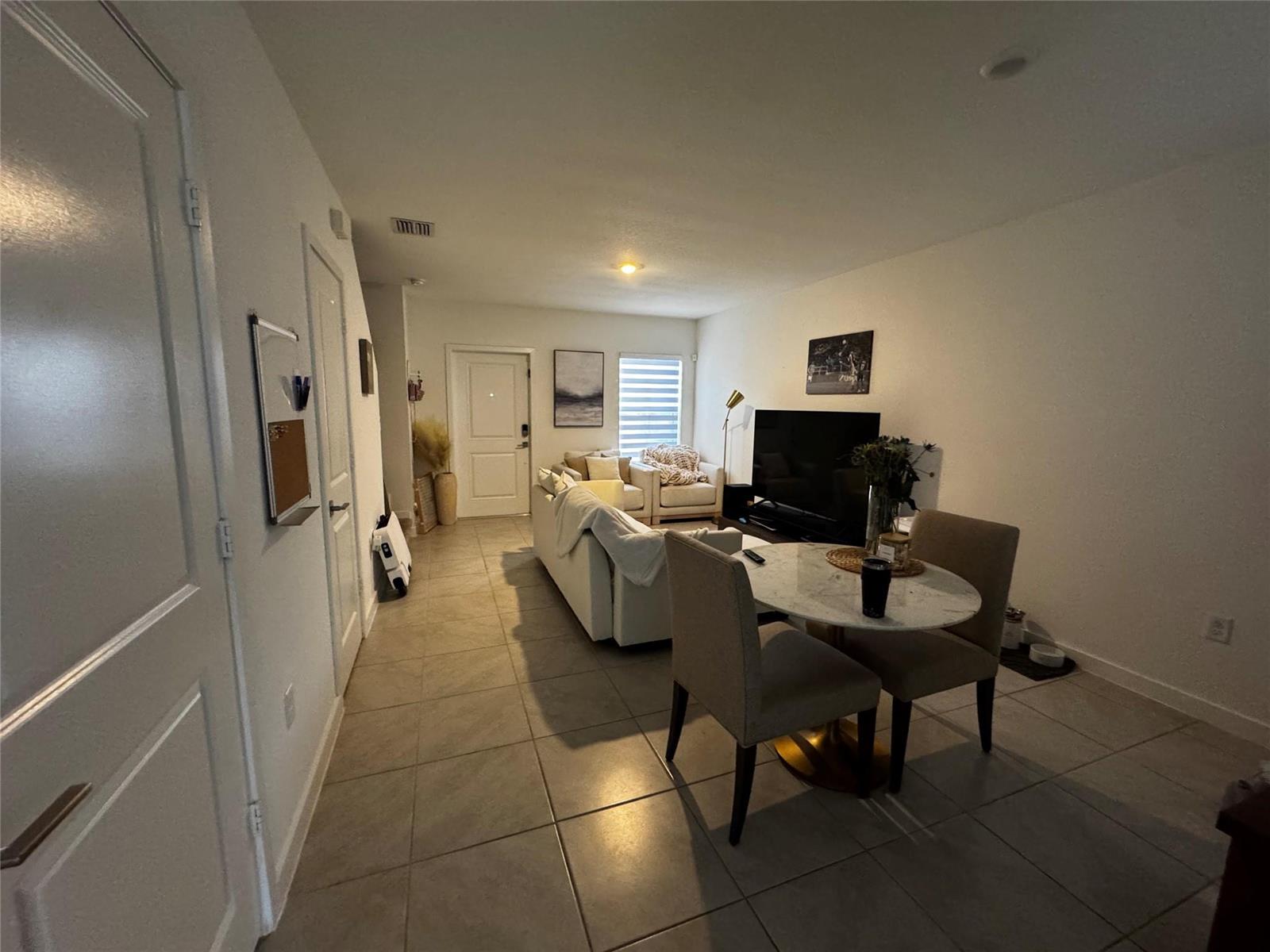 476 2 /  1208 sq. ft. $ 2026-03-24 0 foto