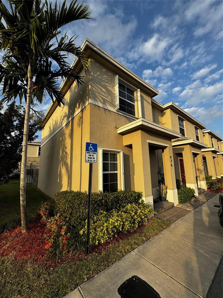 476 2 /  1208 sq. ft. $ 2026-03-24 0 foto