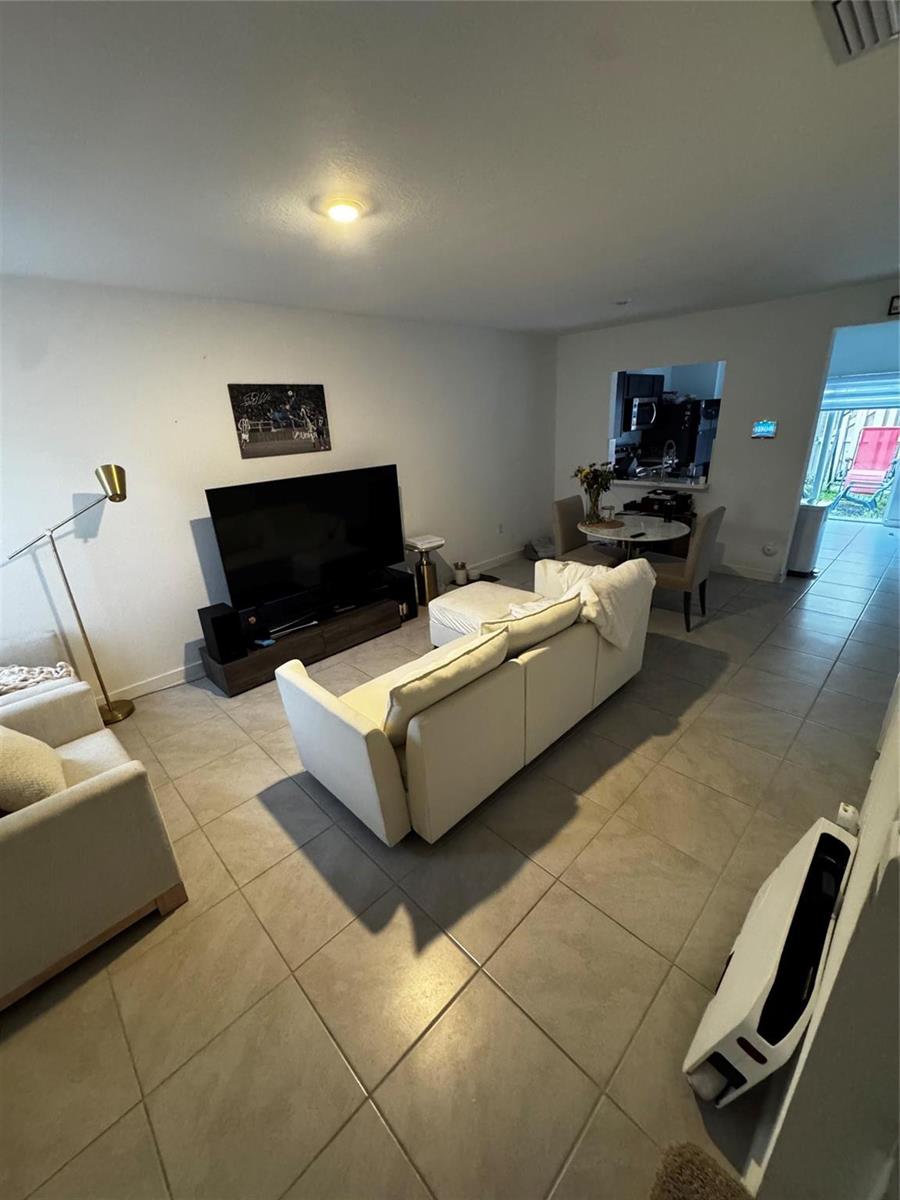 476 2 /  1208 sq. ft. $ 2026-03-24 0 foto