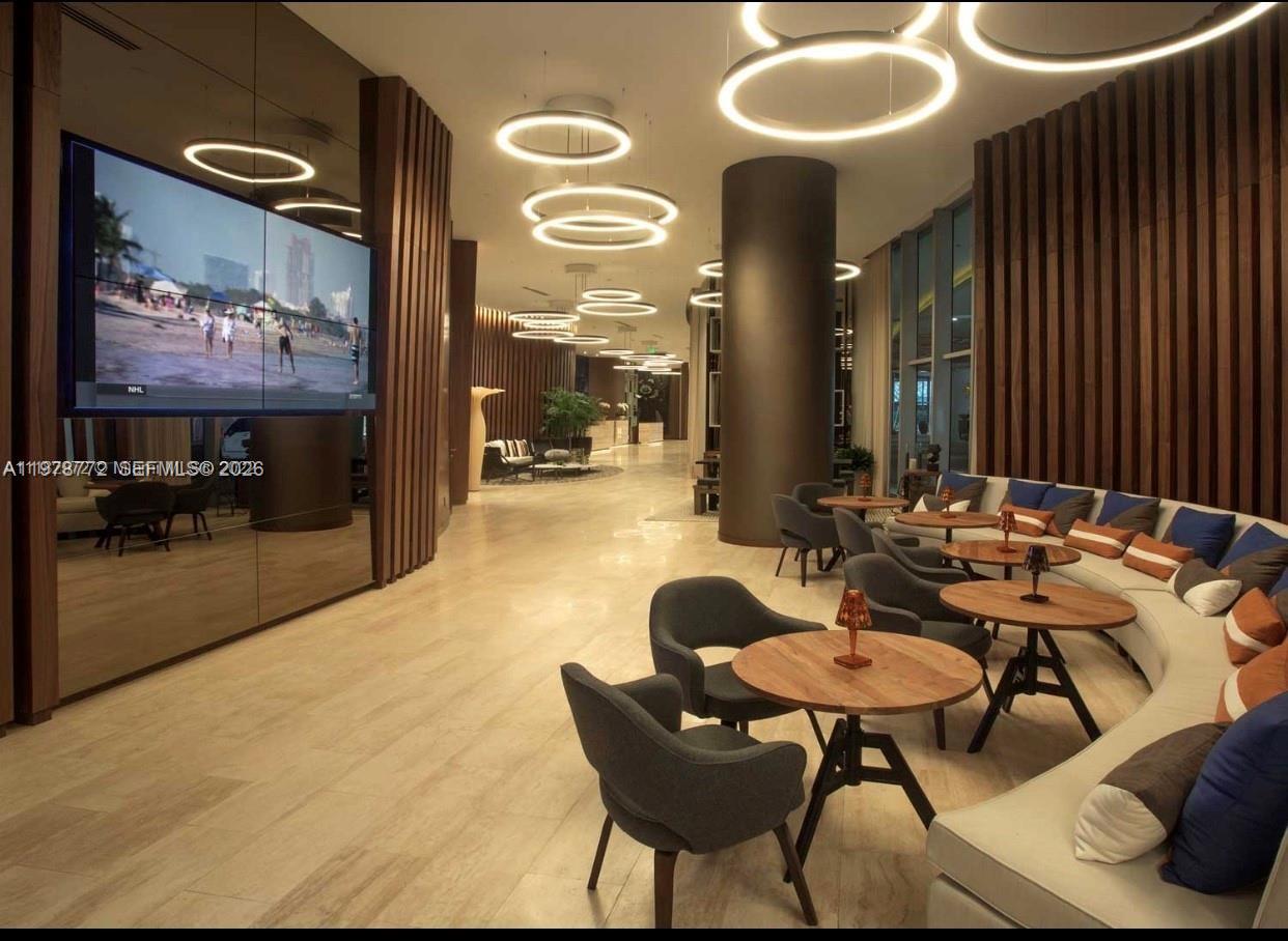 Ver detalles 302 1 / 1 802 sq. ft. $ 2026-03-08 0 foto