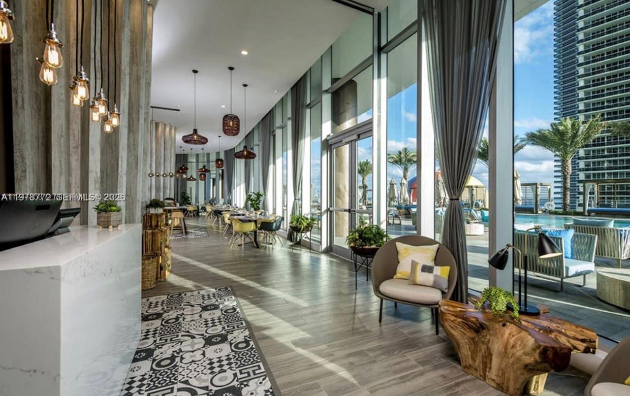 Ver detalles 302 1 / 1 802 sq. ft. $ 2026-03-08 0 foto