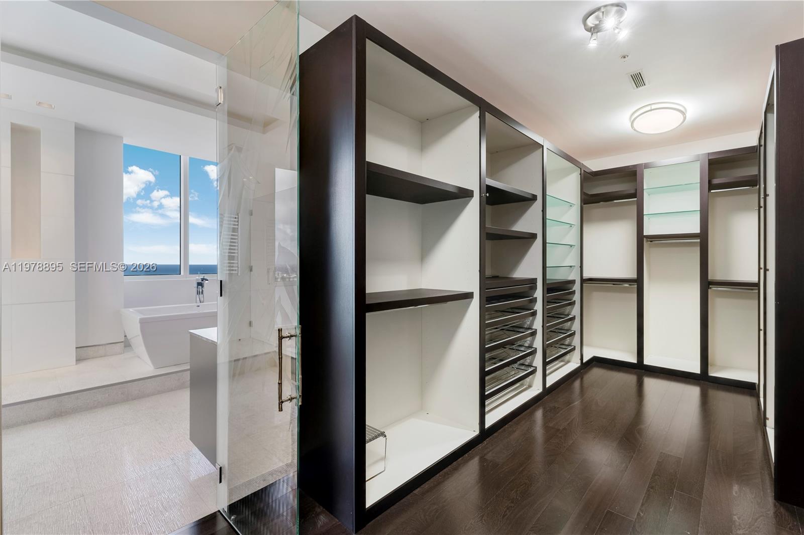 TS1 6 / 5 5727 кв.футов $ 2026-03-08 0 Фото