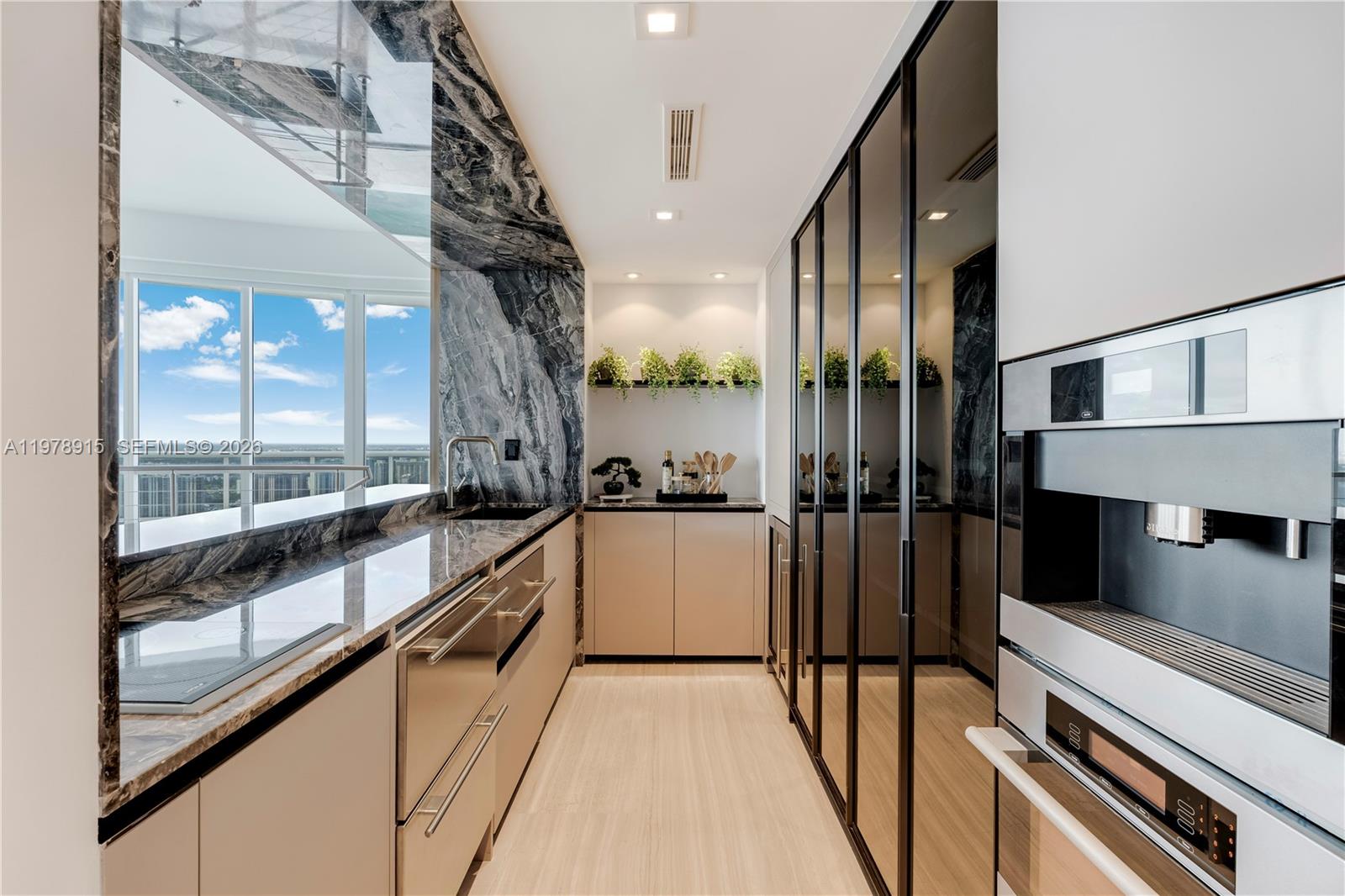 Подробнее TS1 6 / 5 5727 кв.футов $ 2026-03-09 0 Фото