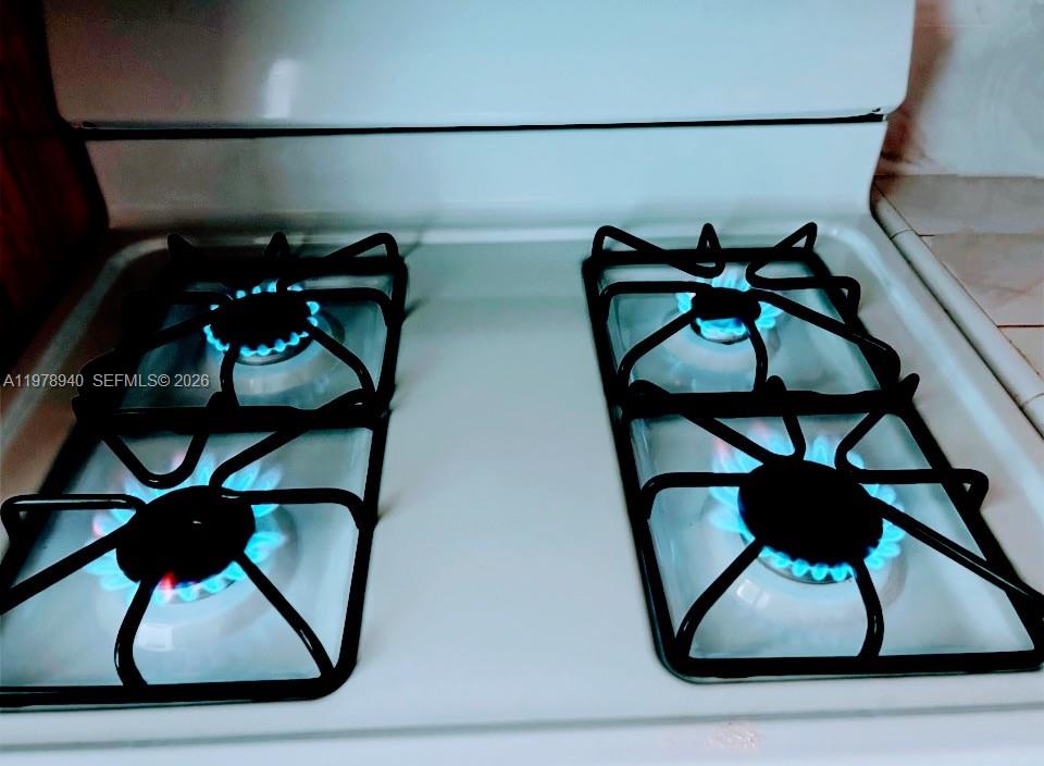 Photo of 2030 Ocean Dr  #1802, Hallandale Beach, Florida, 33009 - GAS OVEN