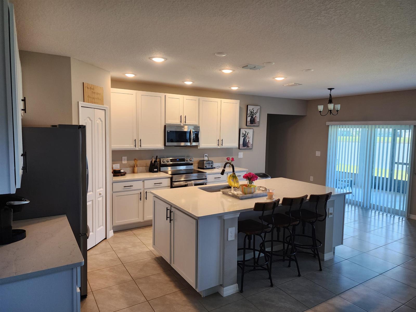 10638 5 /  3230 sq. ft. $ 2026-08-13 0 foto