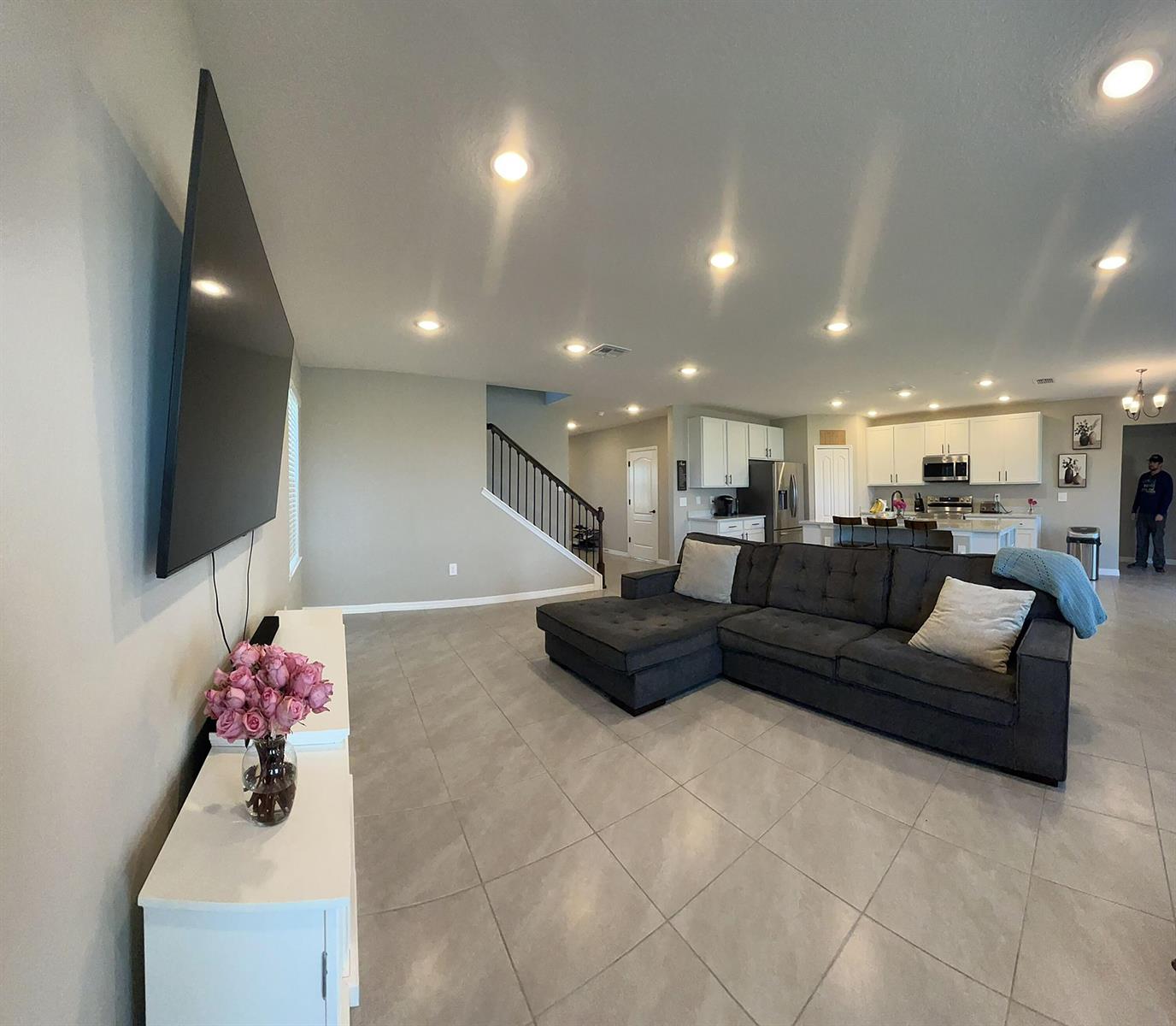 10638 5 /  3230 sq. ft. $ 2026-08-13 0 foto