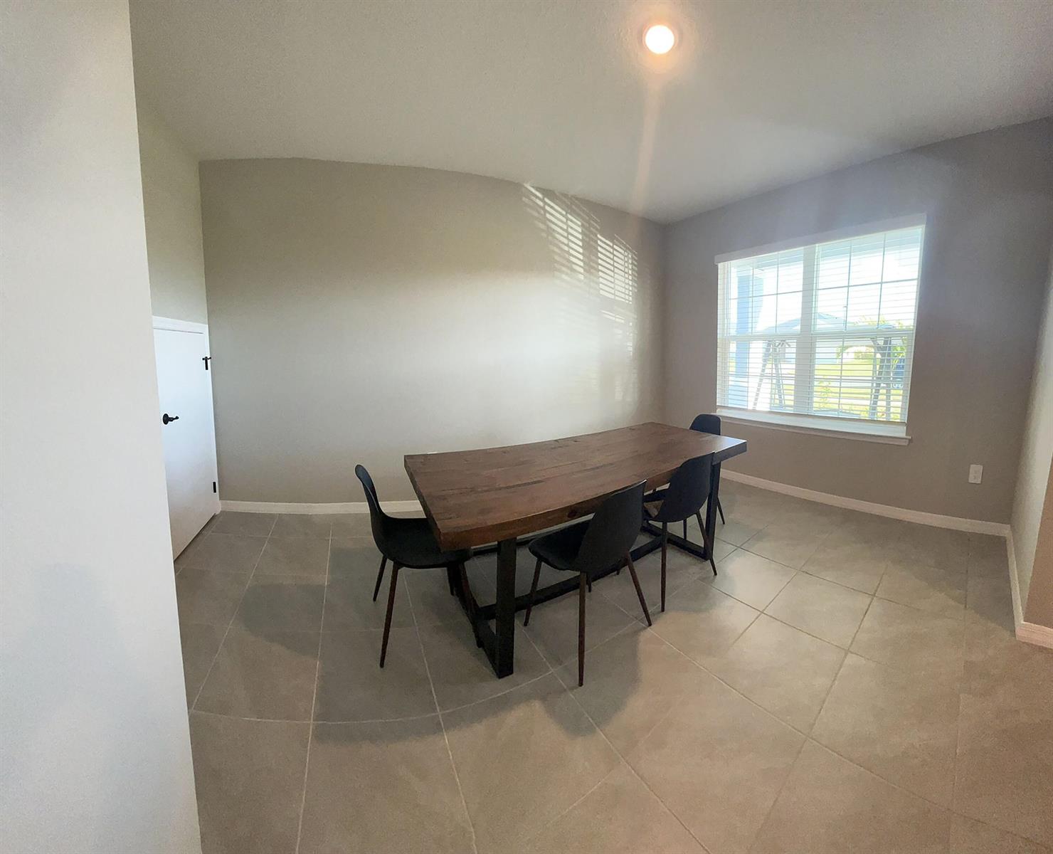 10638 5 /  3230 sq. ft. $ 2026-08-13 0 foto