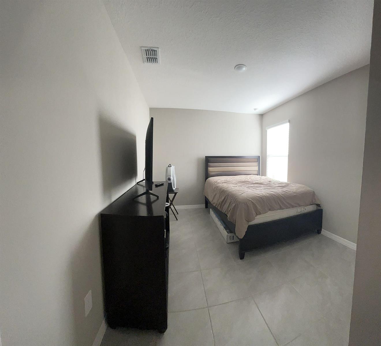 10638 5 /  3230 sq. ft. $ 2026-08-13 0 foto