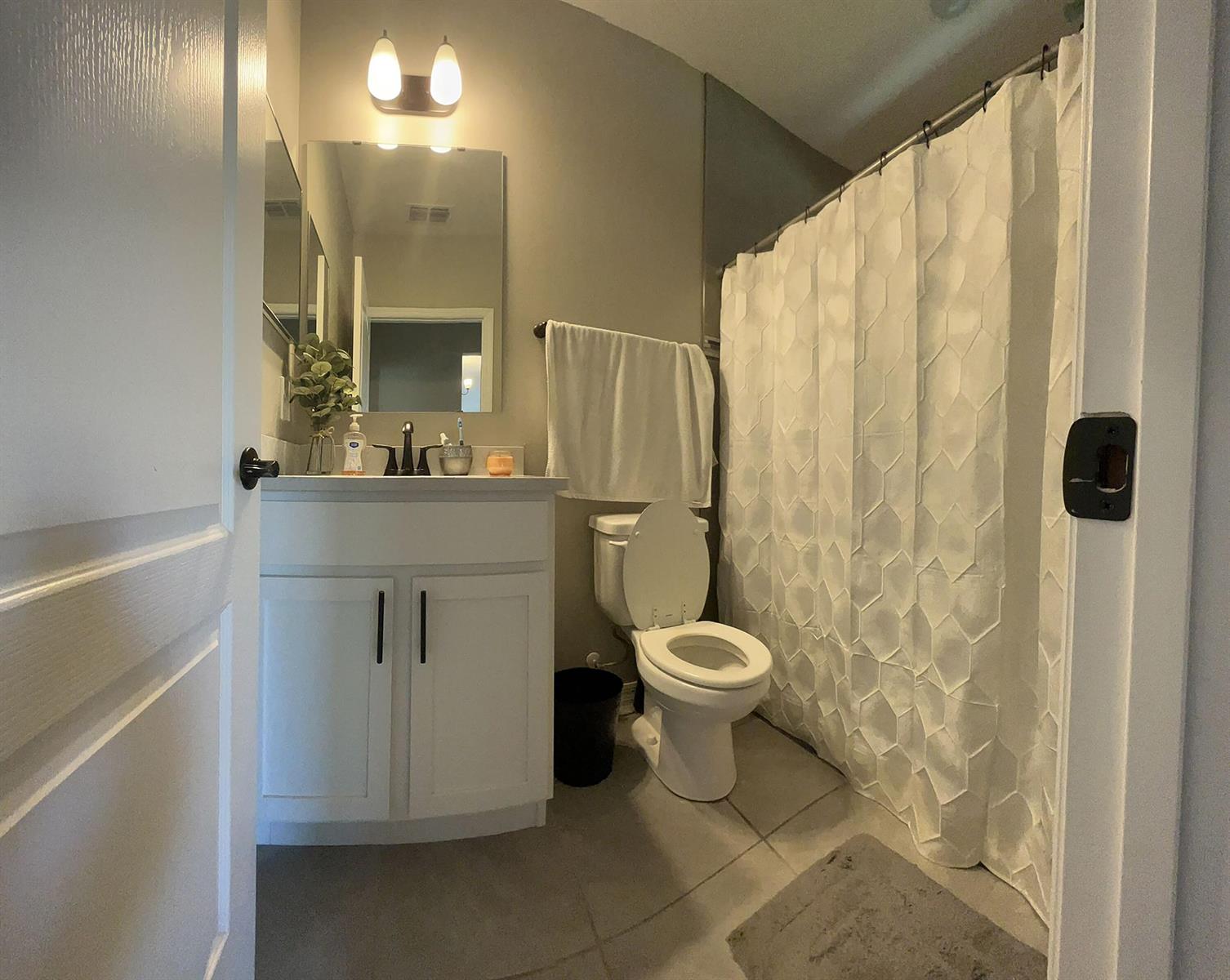 10638 5 /  3230 sq. ft. $ 2026-08-13 0 foto