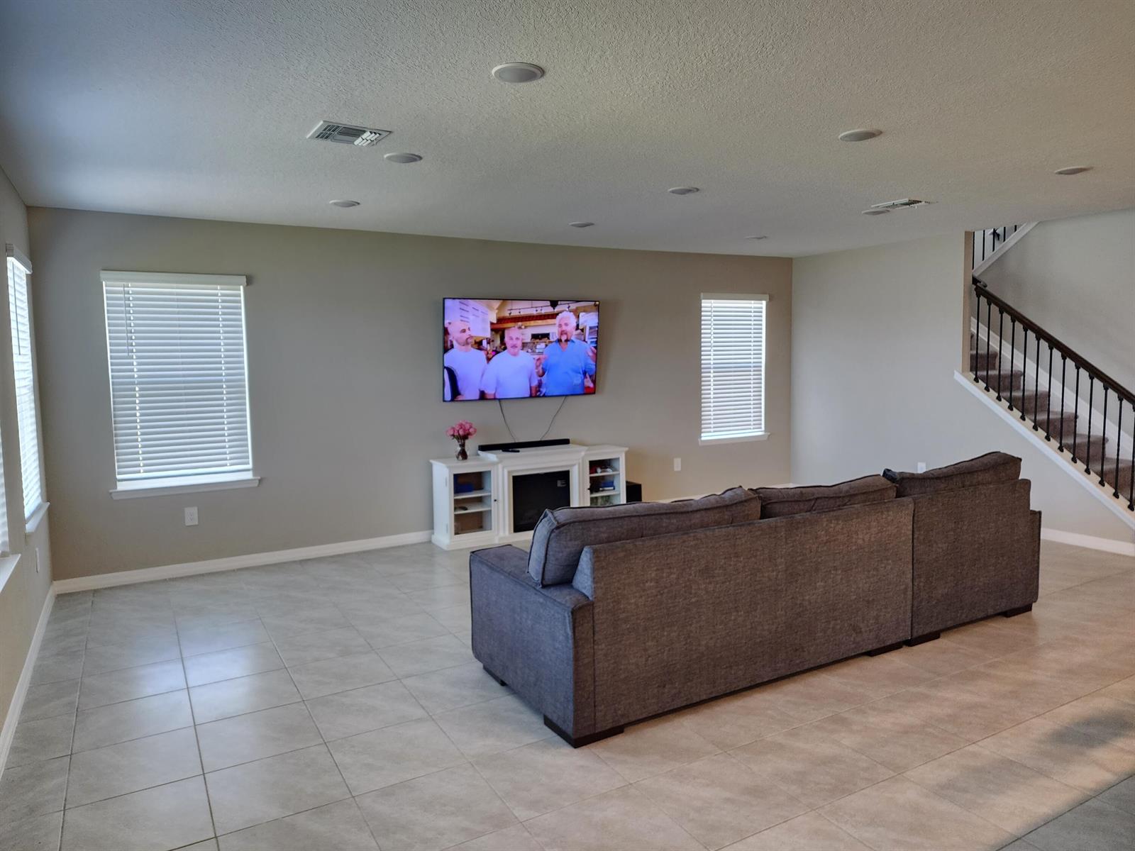 10638 5 /  3230 sq. ft. $ 2026-08-13 0 foto