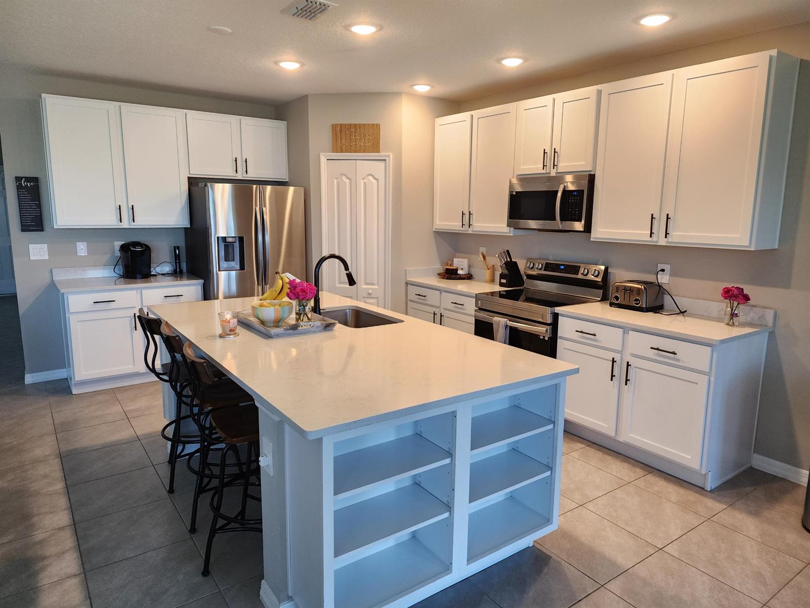 10638 5 /  3230 sq. ft. $ 2026-08-13 0 foto