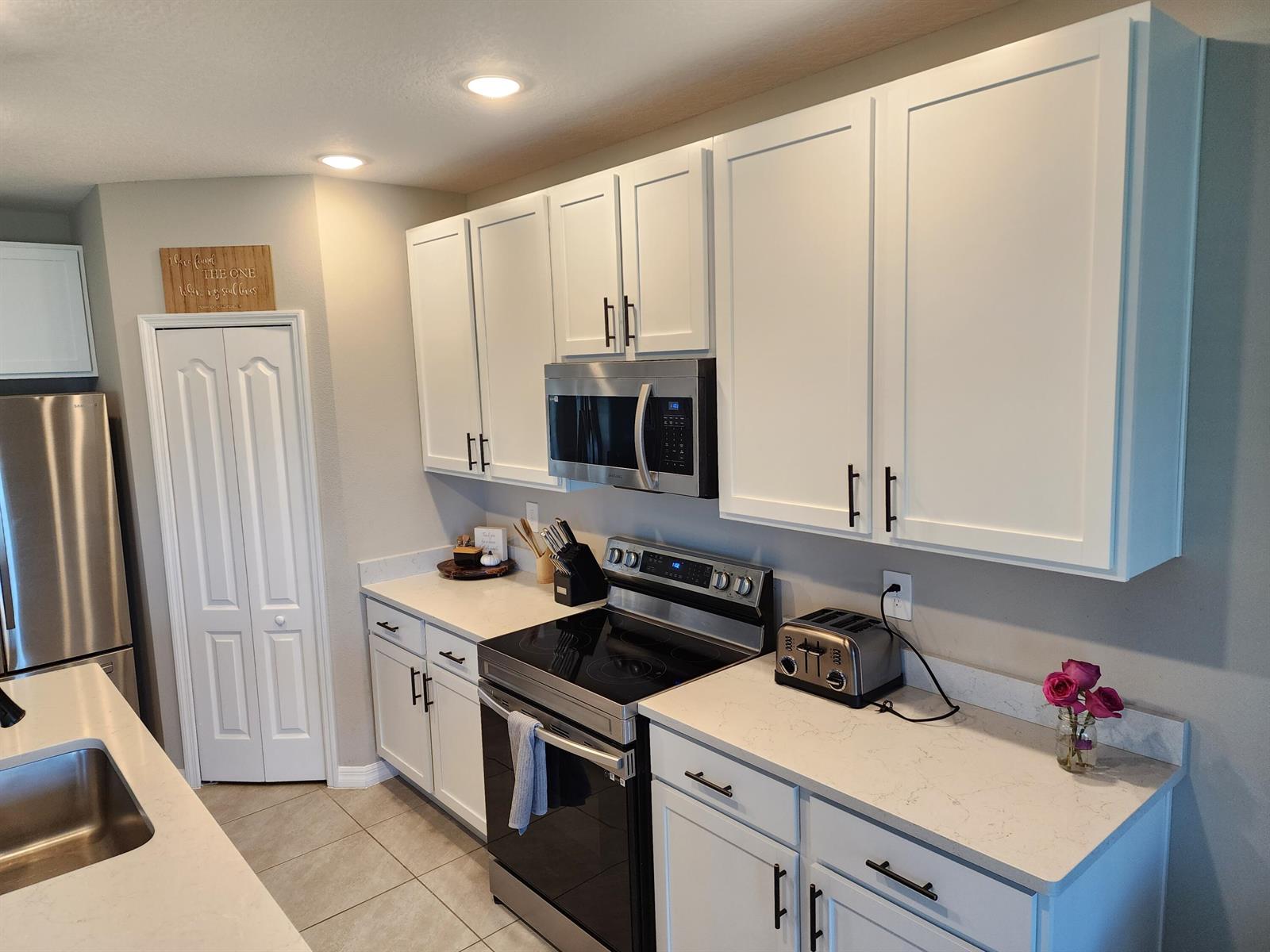 10638 5 /  3230 sq. ft. $ 2026-08-13 0 foto