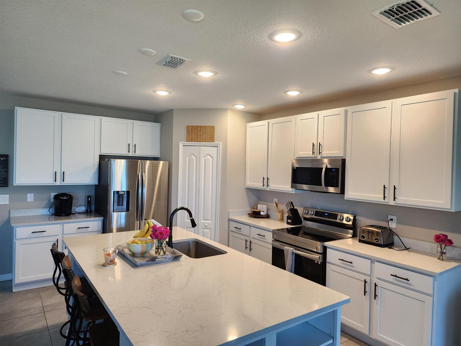10638 5 /  3230 sq. ft. $ 2026-08-13 0 foto