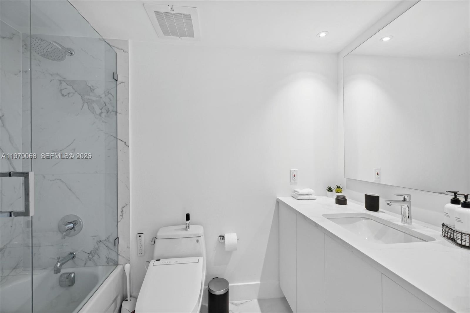 4502 2 / 3 2065 sq. ft. $ 2026-03-09 0 foto