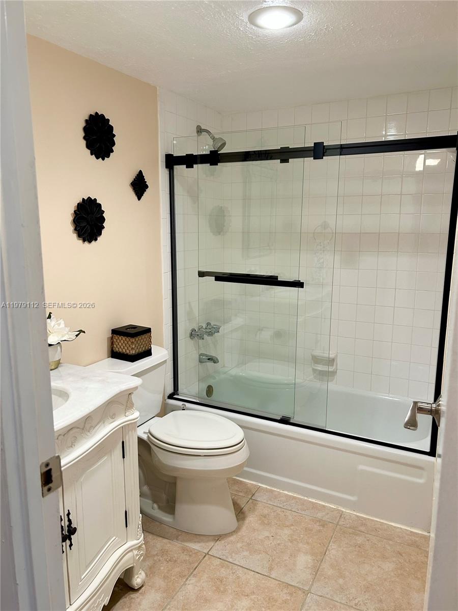 Photo of 1500 Ocean Dr  #PHJ, Hollywood, Florida, 33019 - Second Bathroom