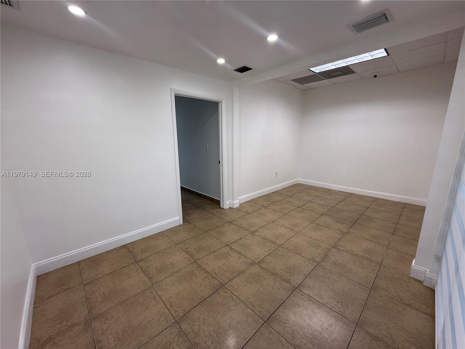 Ver detalles 10 / sq. ft. $ 2026-03-09 0 foto