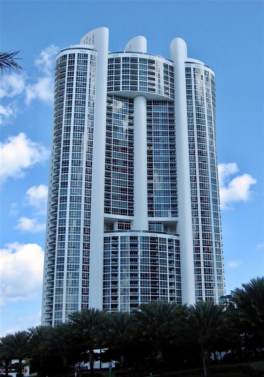 See details 3301a 2 / 2 1289 sq. ft. $ 2026-06-15 0 Photo