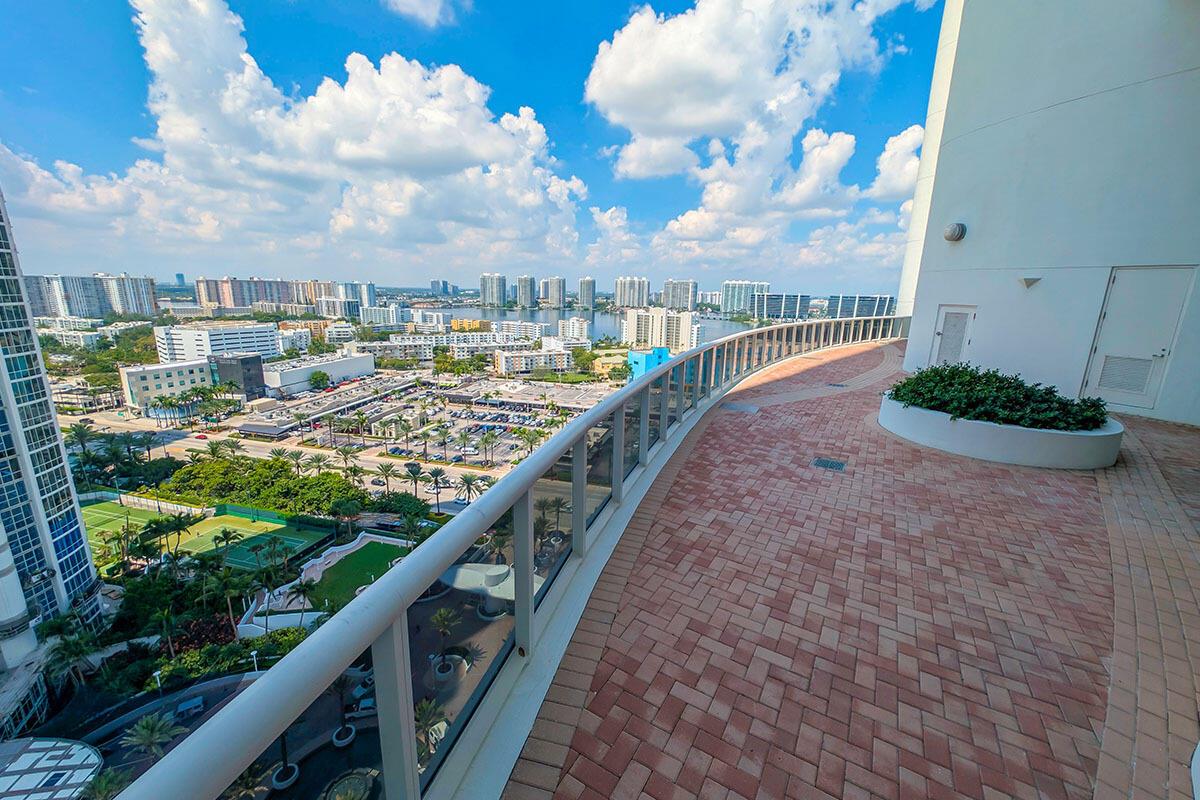 See details 3301a 2 / 2 1289 sq. ft. $ 2026-06-15 0 Photo