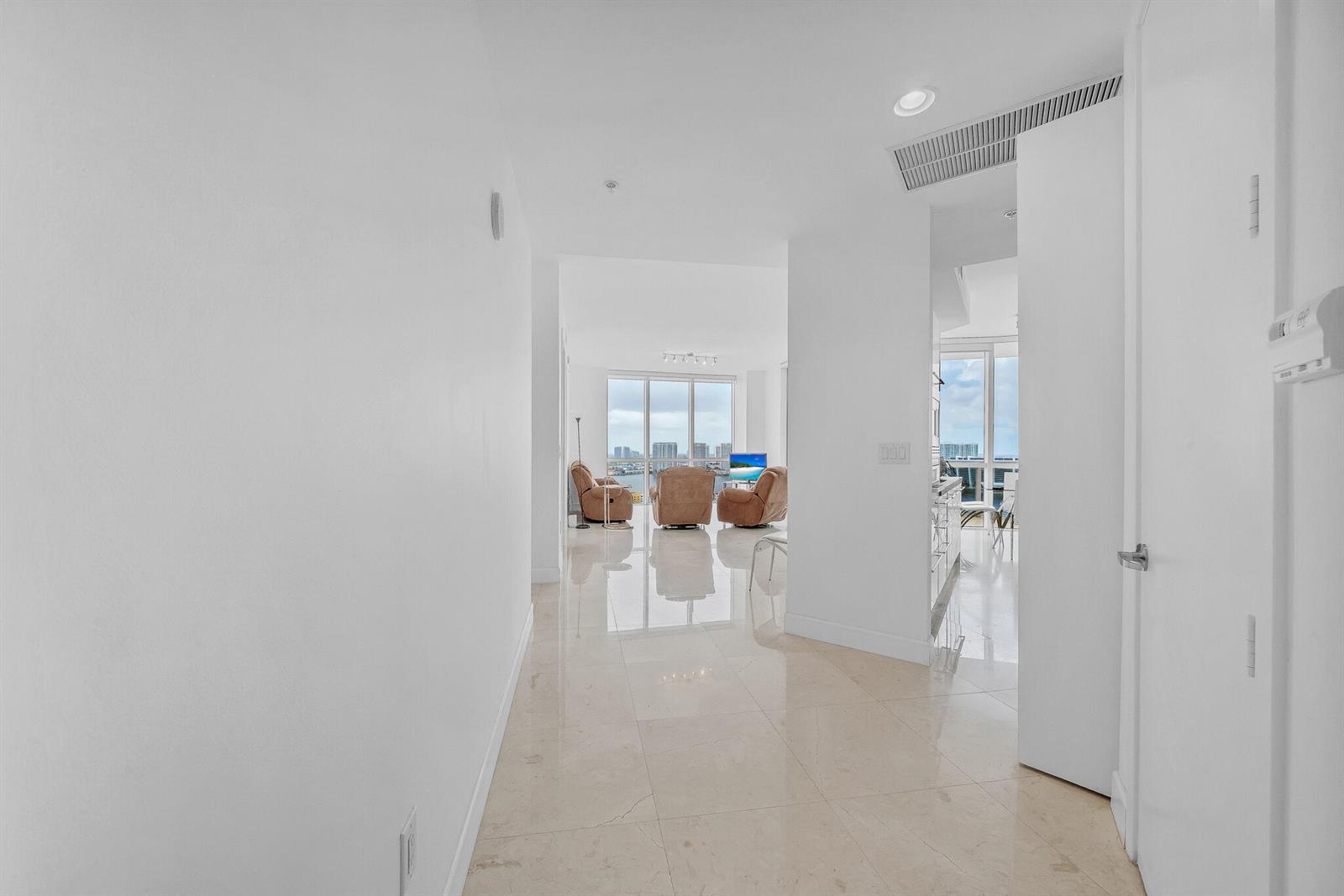 See details 3301a 2 / 2 1289 sq. ft. $ 2026-06-15 0 Photo