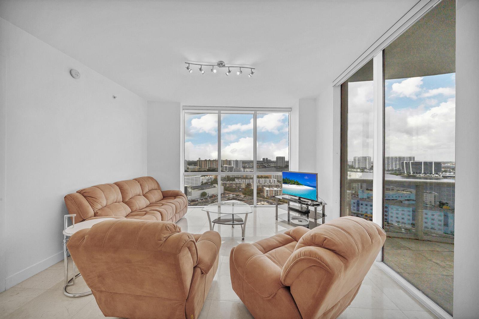 See details 3301a 2 / 2 1289 sq. ft. $ 2026-06-15 0 Photo