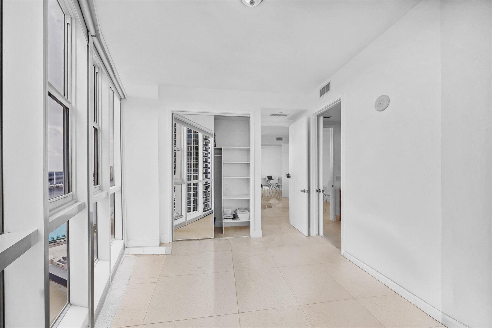See details 3301a 2 / 2 1289 sq. ft. $ 2026-06-15 0 Photo