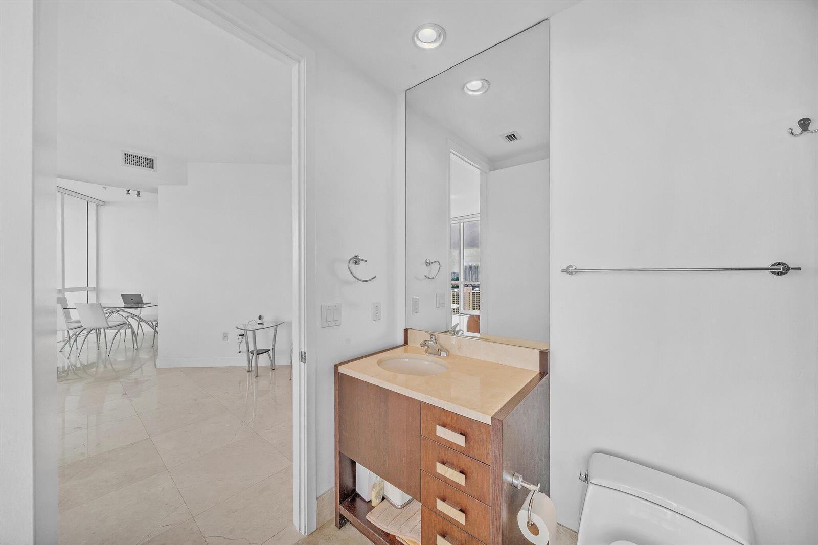 See details 3301a 2 / 2 1289 sq. ft. $ 2026-06-15 0 Photo