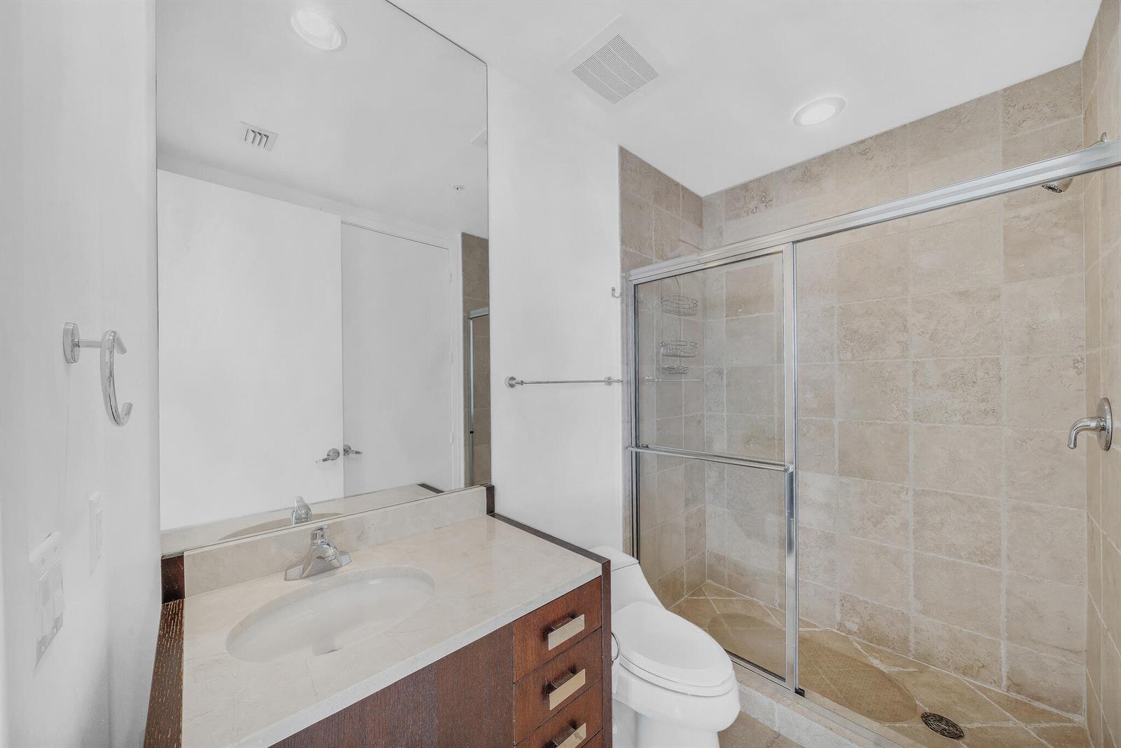 See details 3301a 2 / 2 1289 sq. ft. $ 2026-06-15 0 Photo