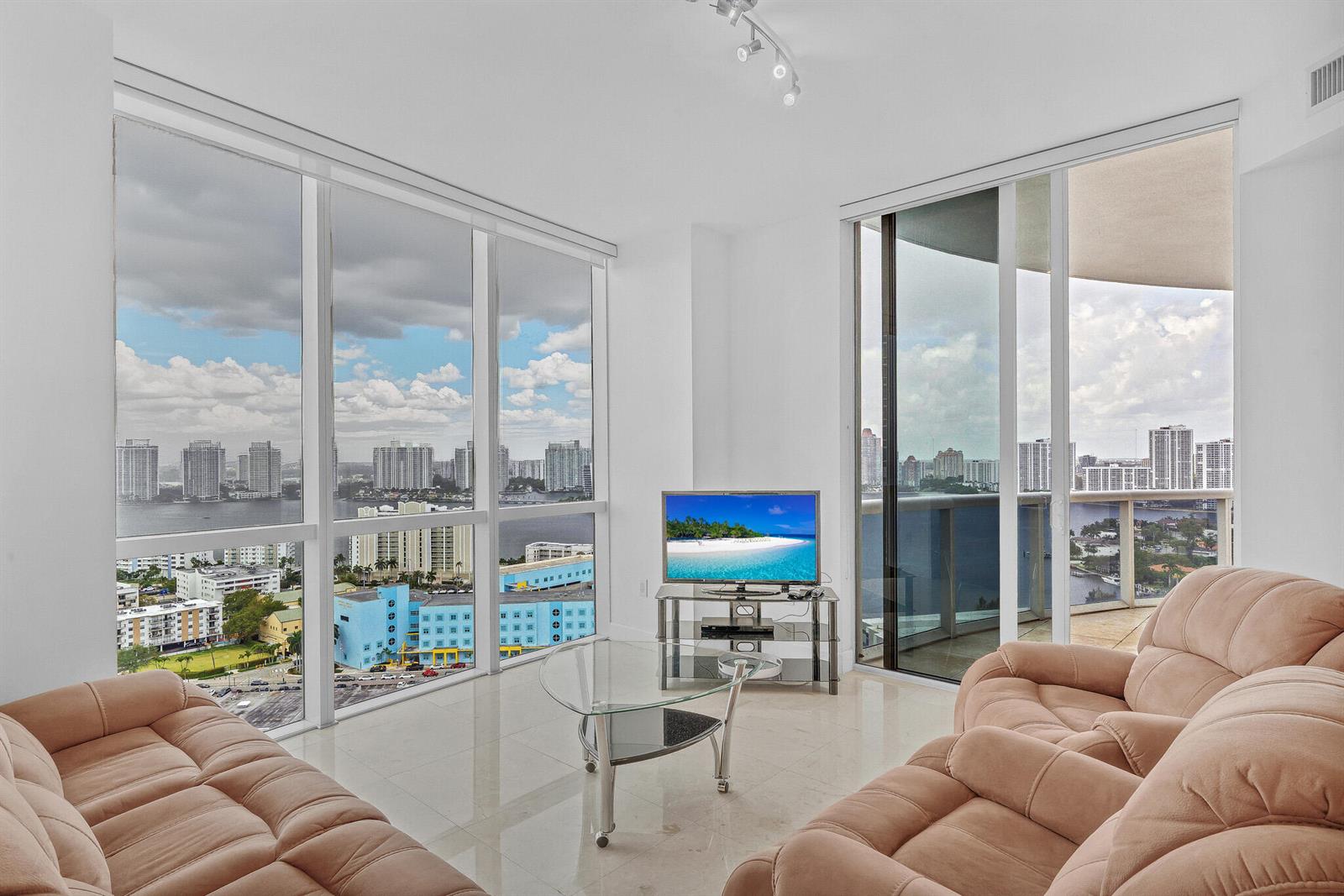 See details 3301a 2 / 2 1289 sq. ft. $ 2026-06-15 0 Photo