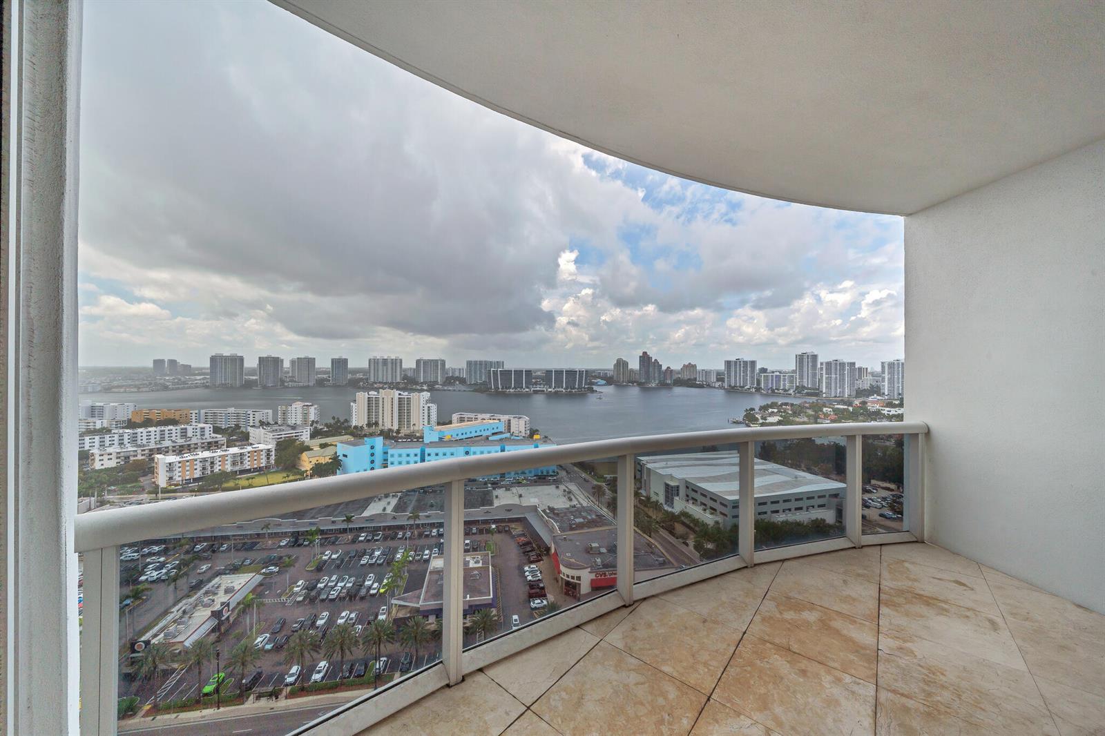 See details 3301a 2 / 2 1289 sq. ft. $ 2026-06-15 0 Photo