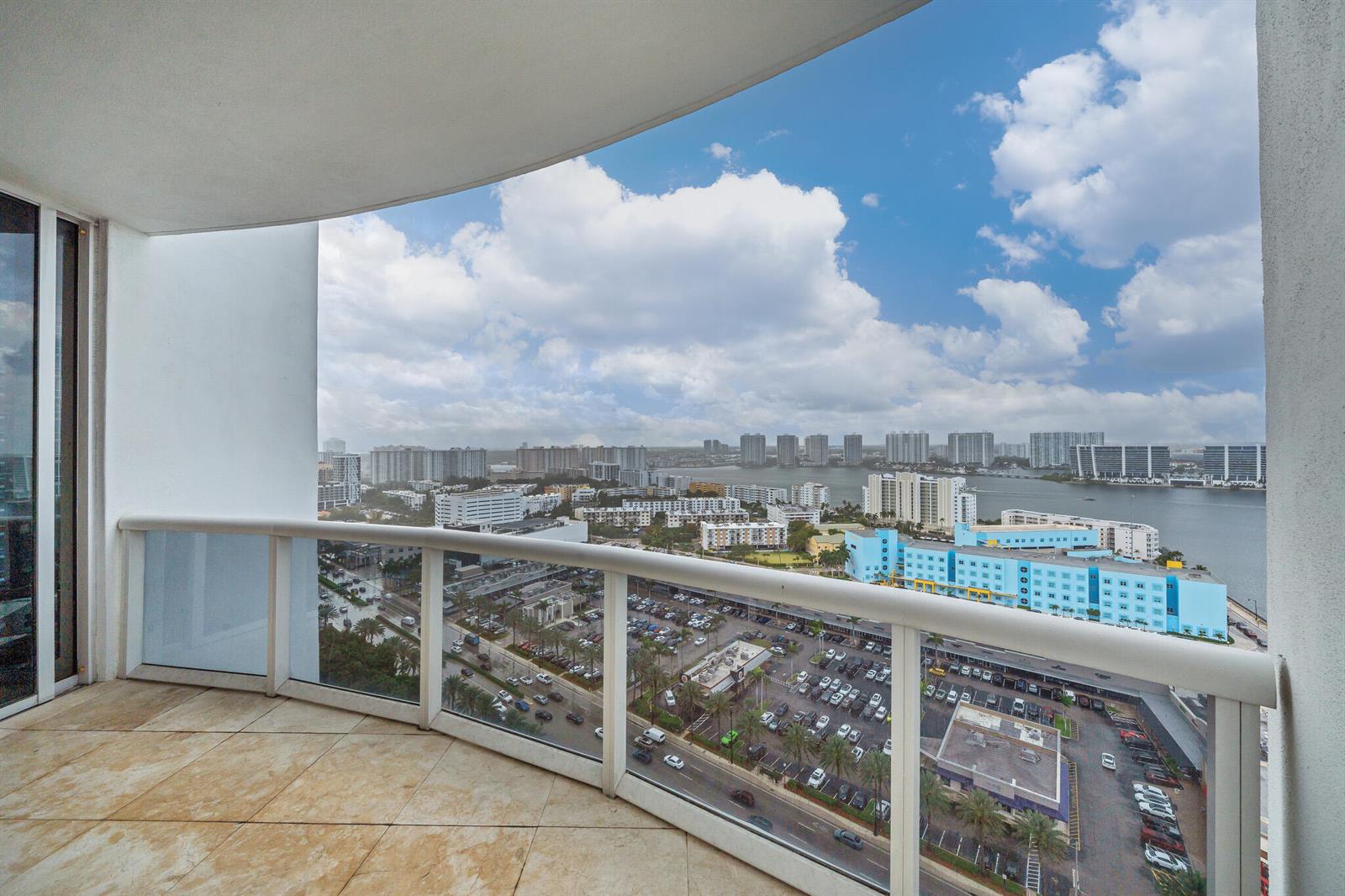 See details 3301a 2 / 2 1289 sq. ft. $ 2026-06-15 0 Photo