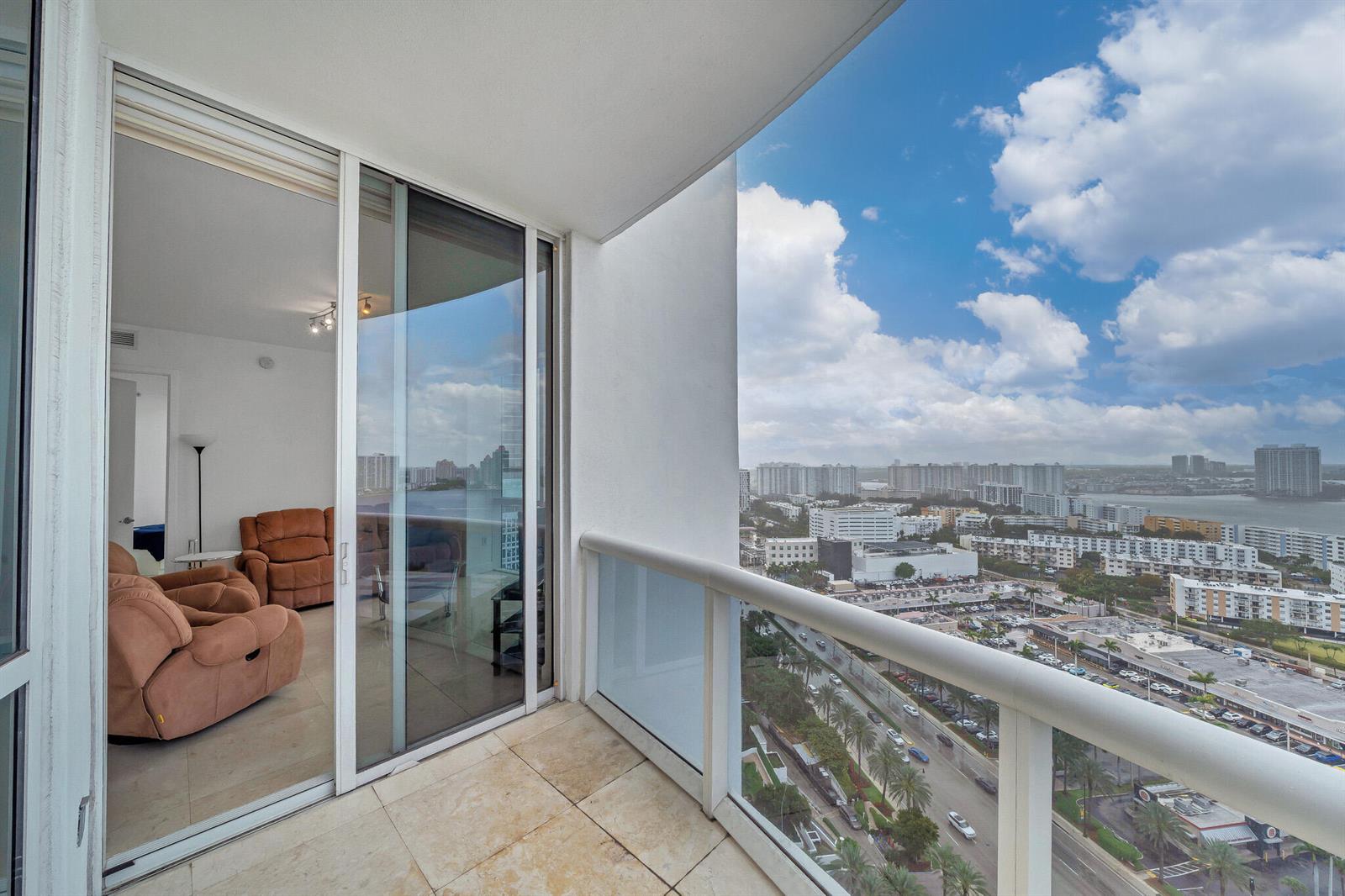 See details 3301a 2 / 2 1289 sq. ft. $ 2026-06-15 0 Photo