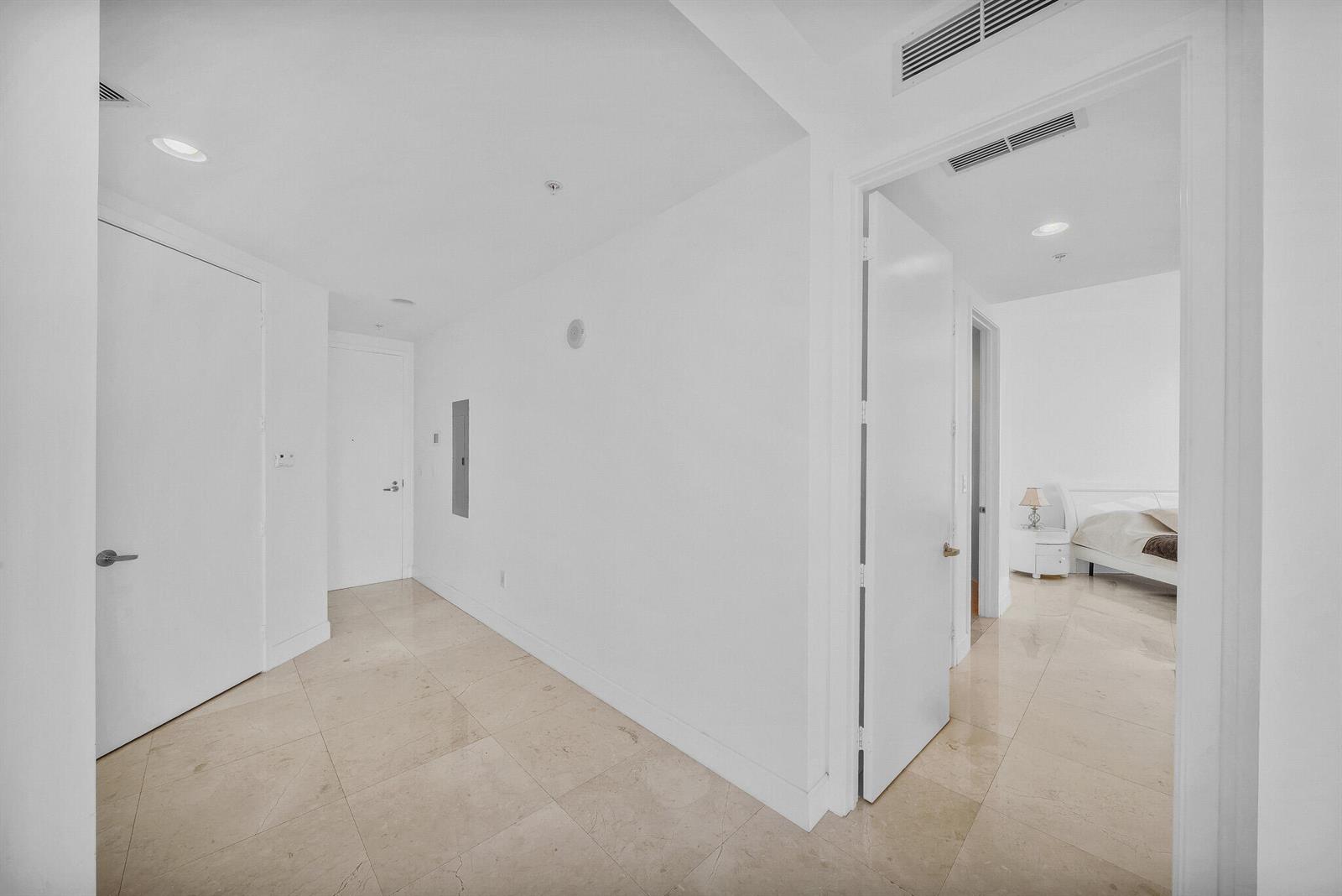 See details 3301a 2 / 2 1289 sq. ft. $ 2026-06-15 0 Photo