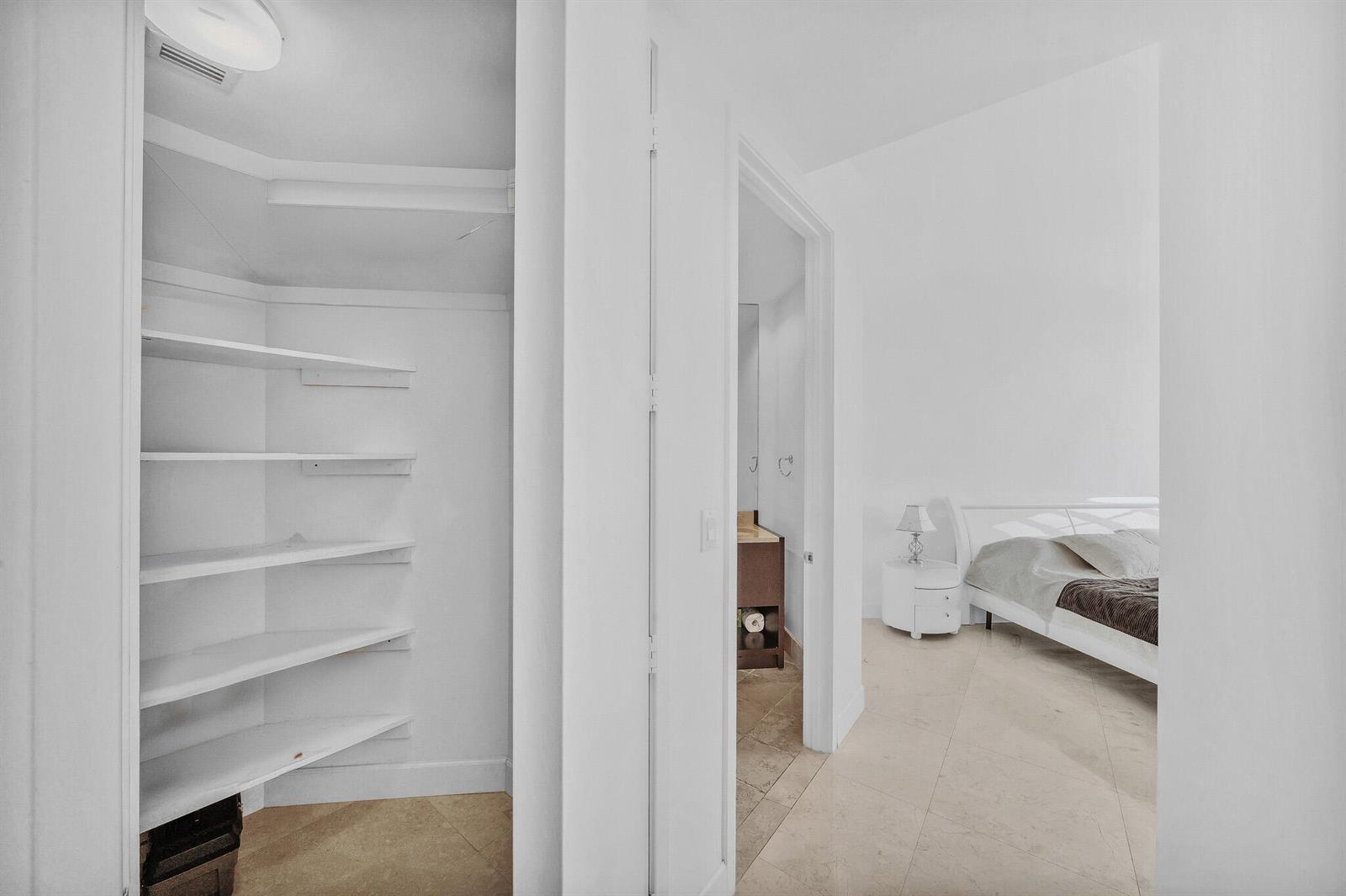 See details 3301a 2 / 2 1289 sq. ft. $ 2026-06-15 0 Photo