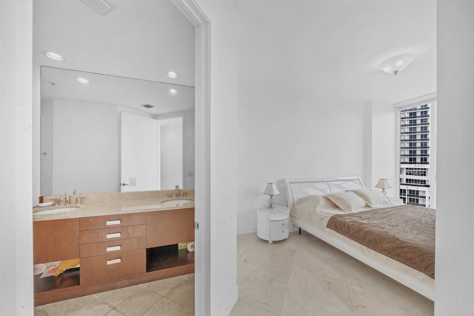See details 3301a 2 / 2 1289 sq. ft. $ 2026-06-15 0 Photo