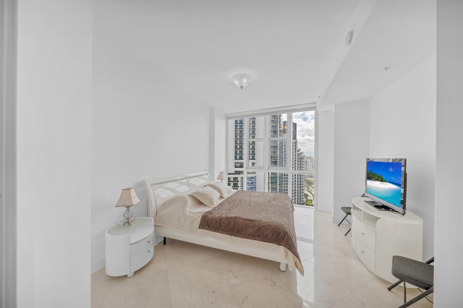 See details 3301a 2 / 2 1289 sq. ft. $ 2026-06-15 0 Photo