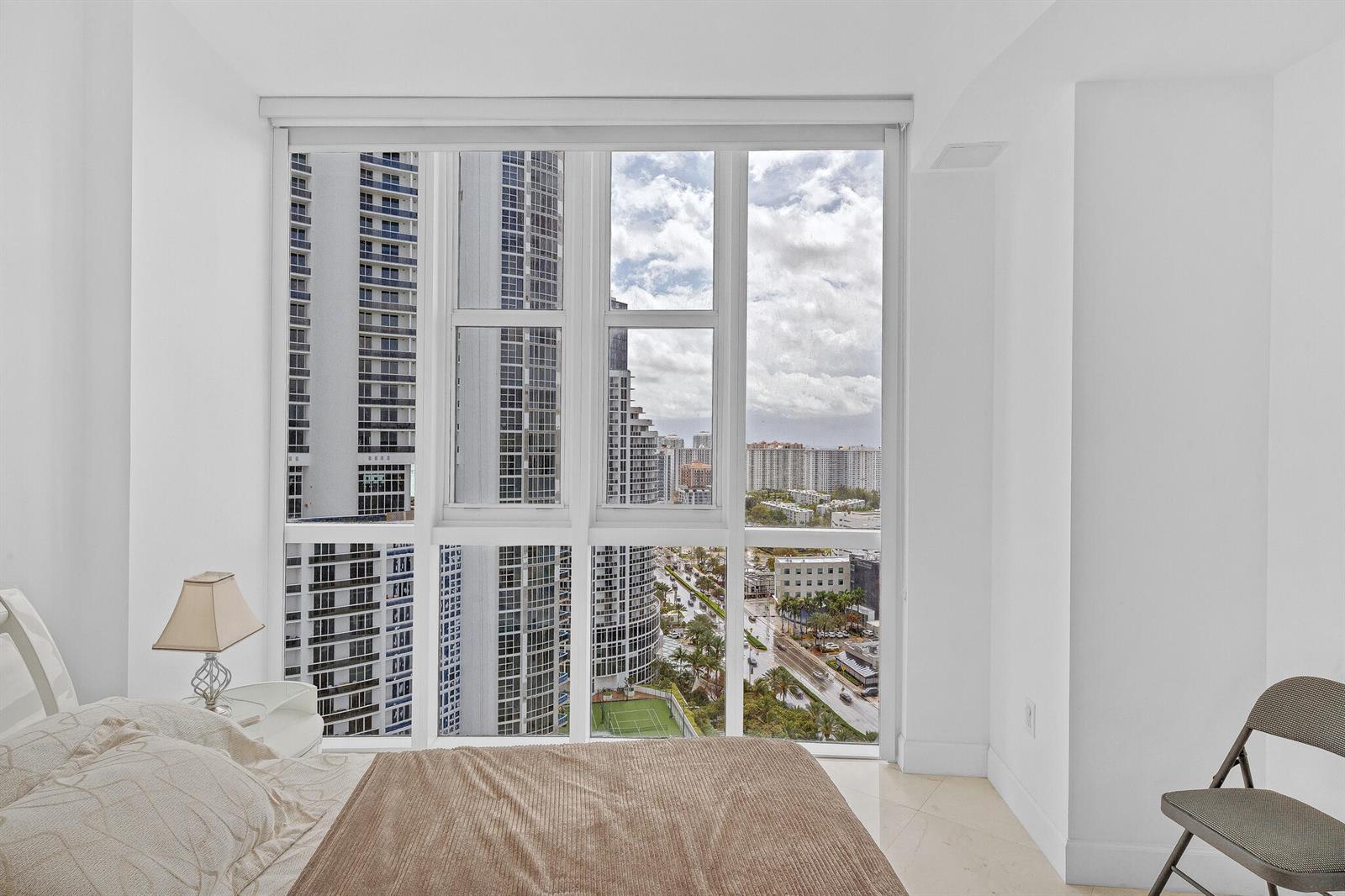 See details 3301a 2 / 2 1289 sq. ft. $ 2026-06-15 0 Photo